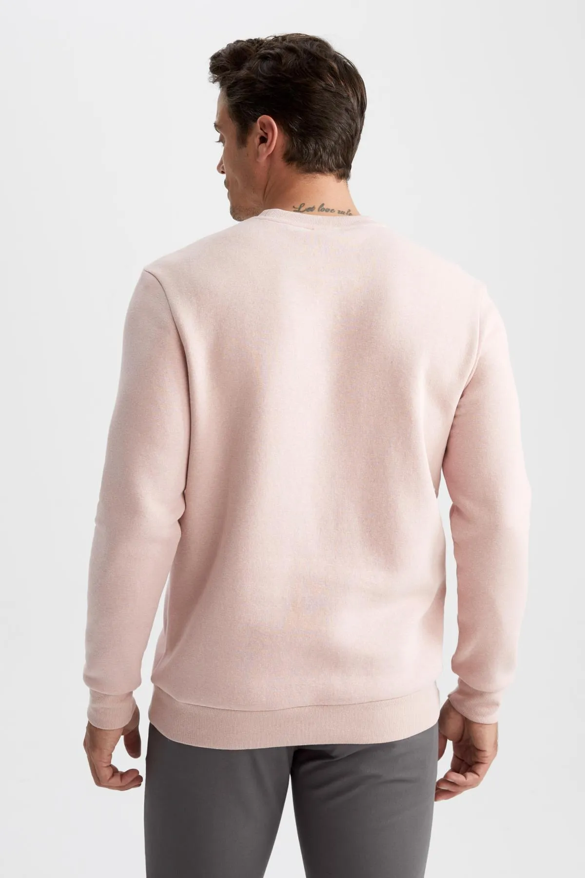 DeFacto  Basic-Sweatshirt aus Baumwolle mit normaler Passform und Rundhalsausschnitt