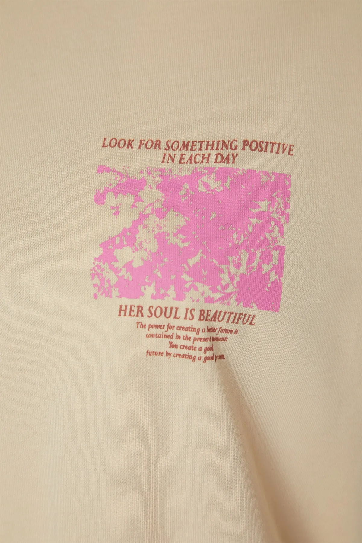 Trendyol Collection  Premium-Strick-T-Shirt aus 100 % Baumwolle mit bedruckter Vorder- und Rückseite in Übergröße/weitem Muster TWOSS23TS00269