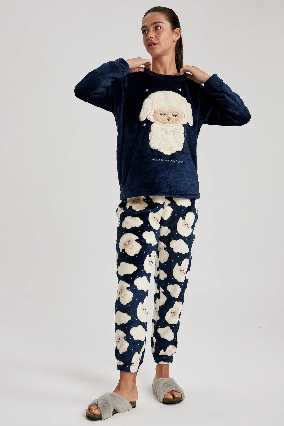 DeFacto  Langärmeliges Fleece-Pyjama-Set „Fall In Love“ mit Muster