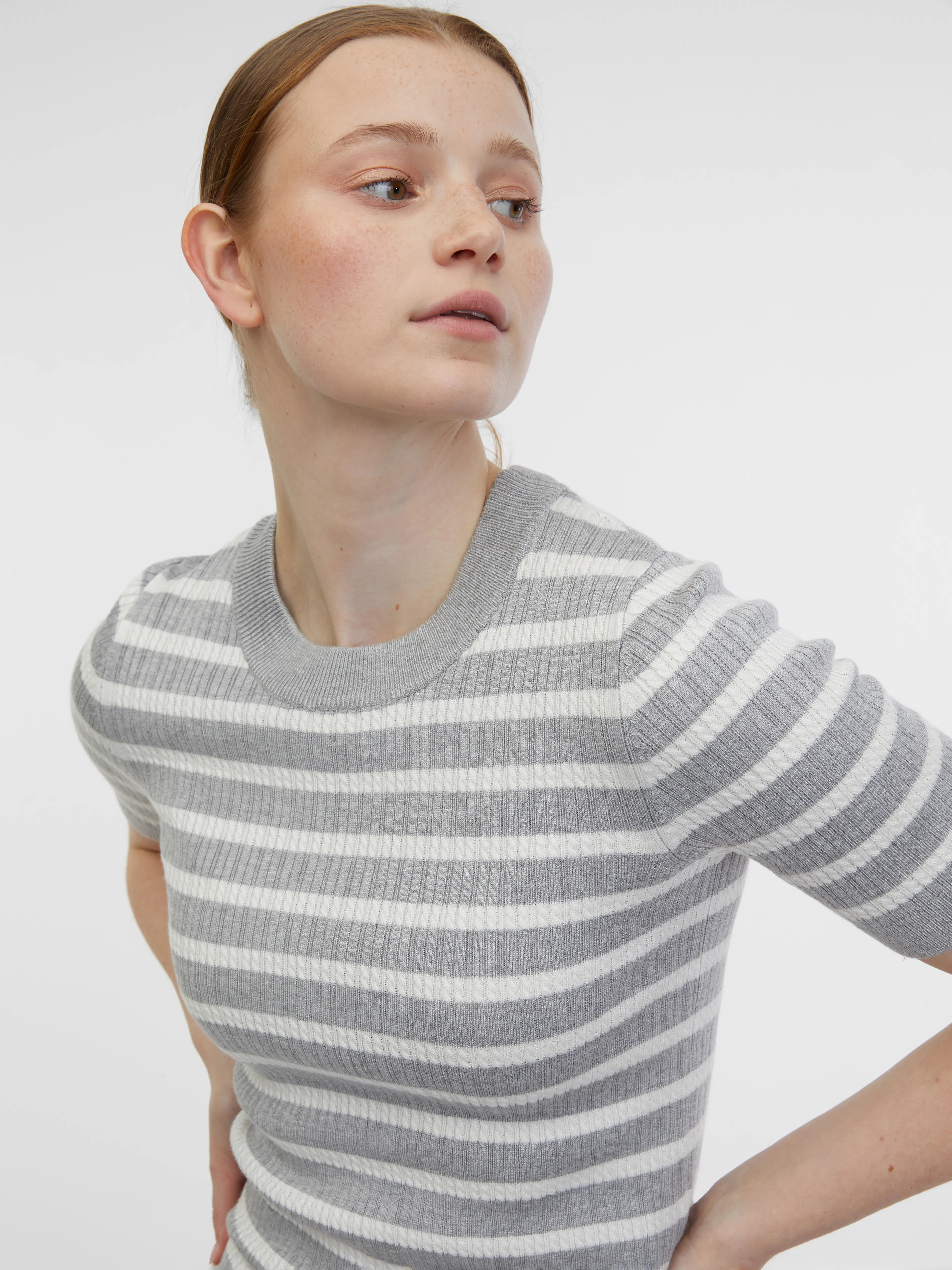 Hellgraues gestreiftes Damen-Strick-Top ORSAY