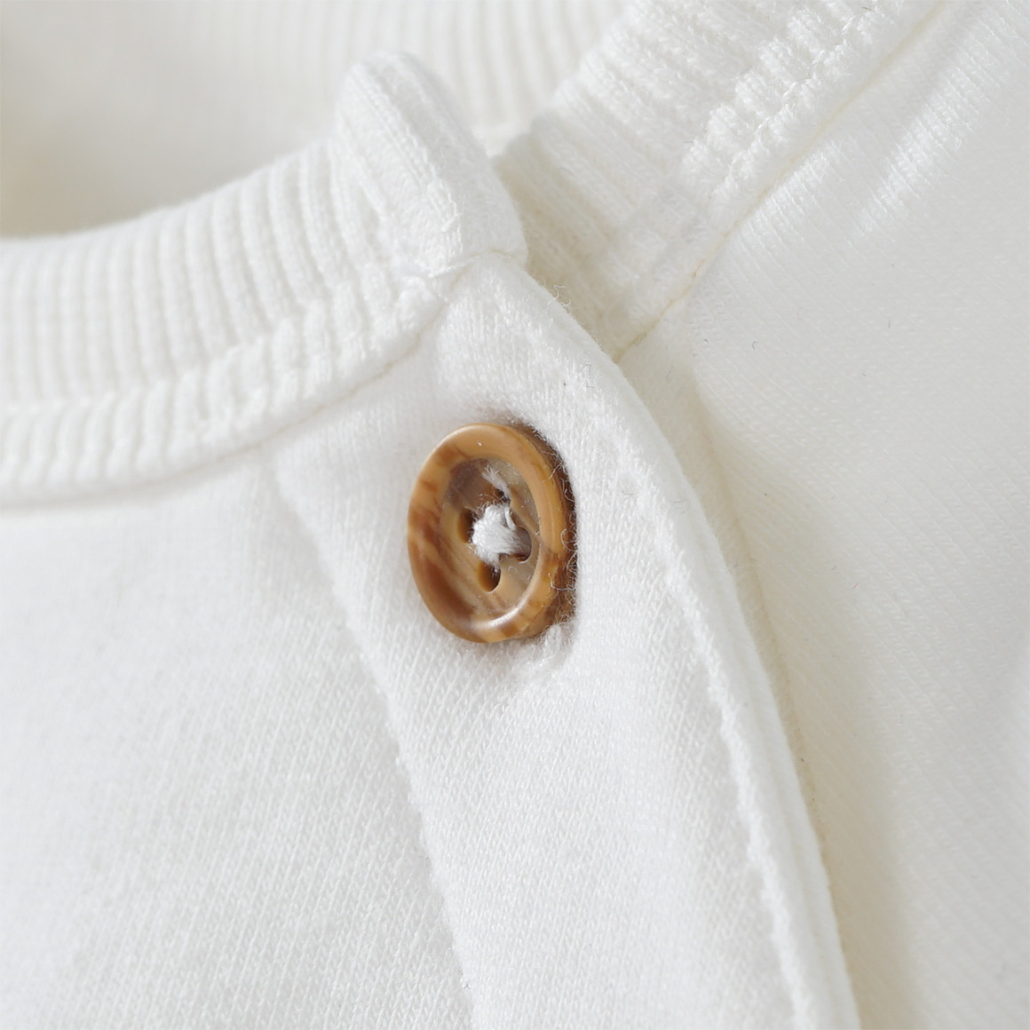 Newborn Langarmshirt mit ABC-Print