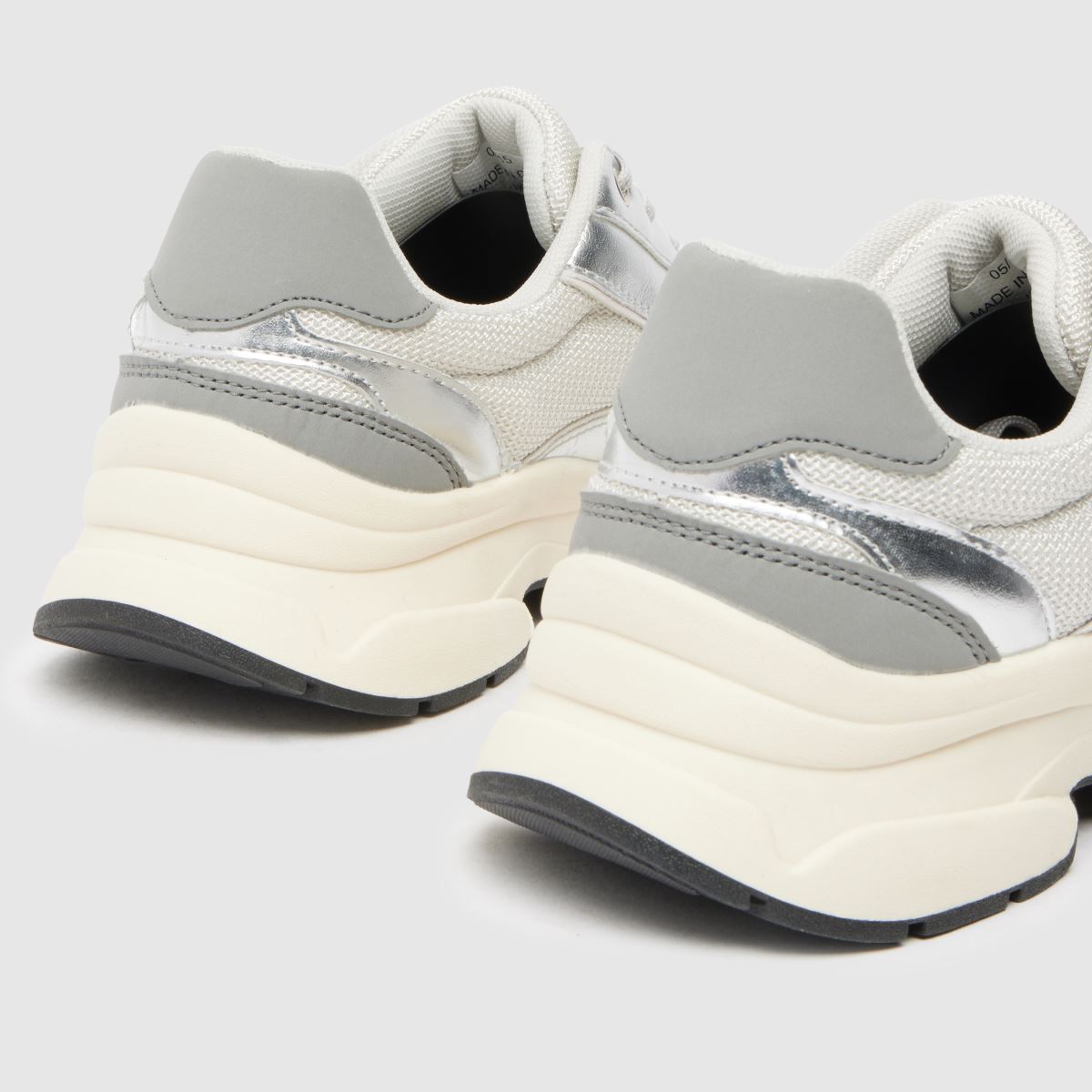 Schuh Maura vastag tornacipő ezüst színben