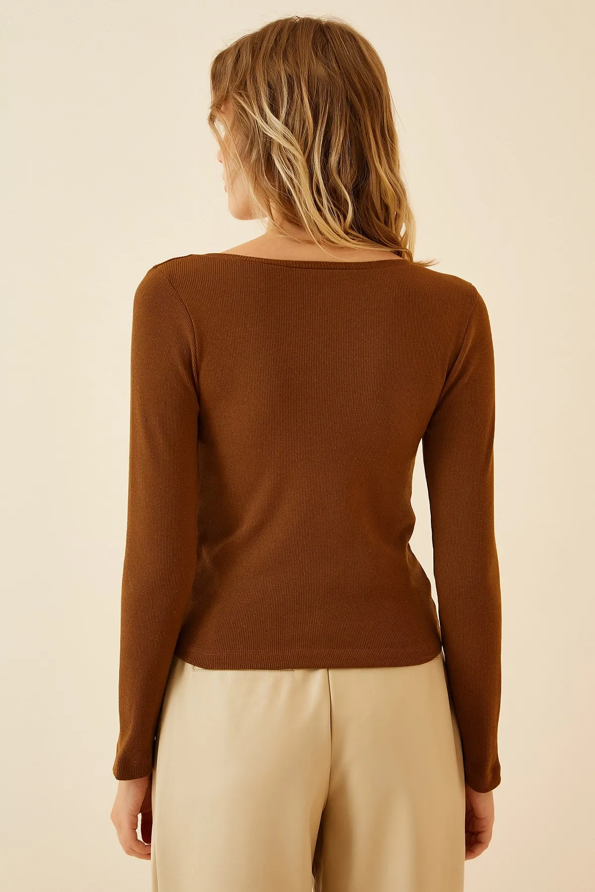 Happiness İstanbul  Braune Biscuit-Strickbluse mit V-Ausschnitt für Damen im 2er-Pack GT00058