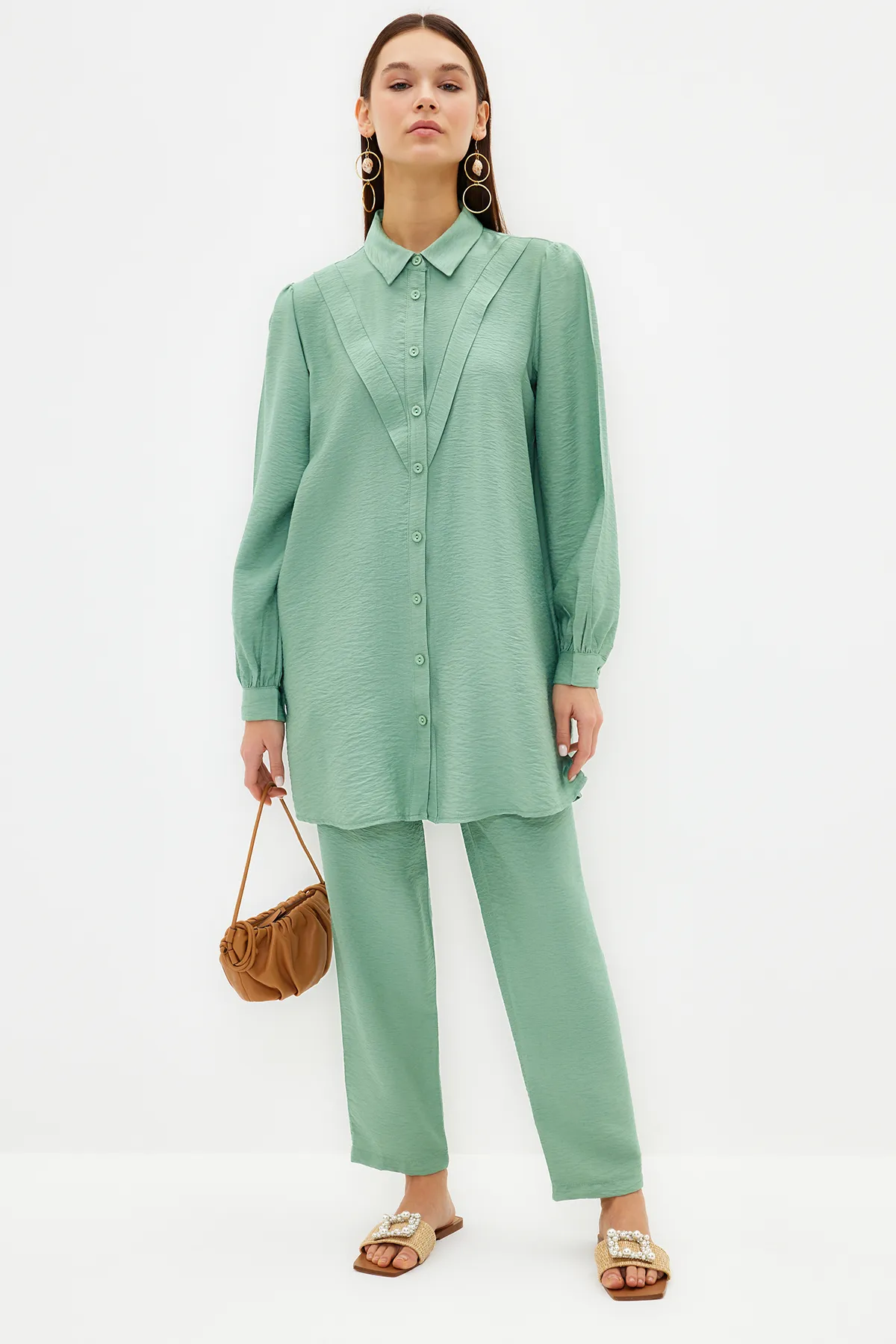Trendyol Modest  Grüner, gewebter Hemd-Hosen-Anzug in Leinenoptik TCTSS23US00079