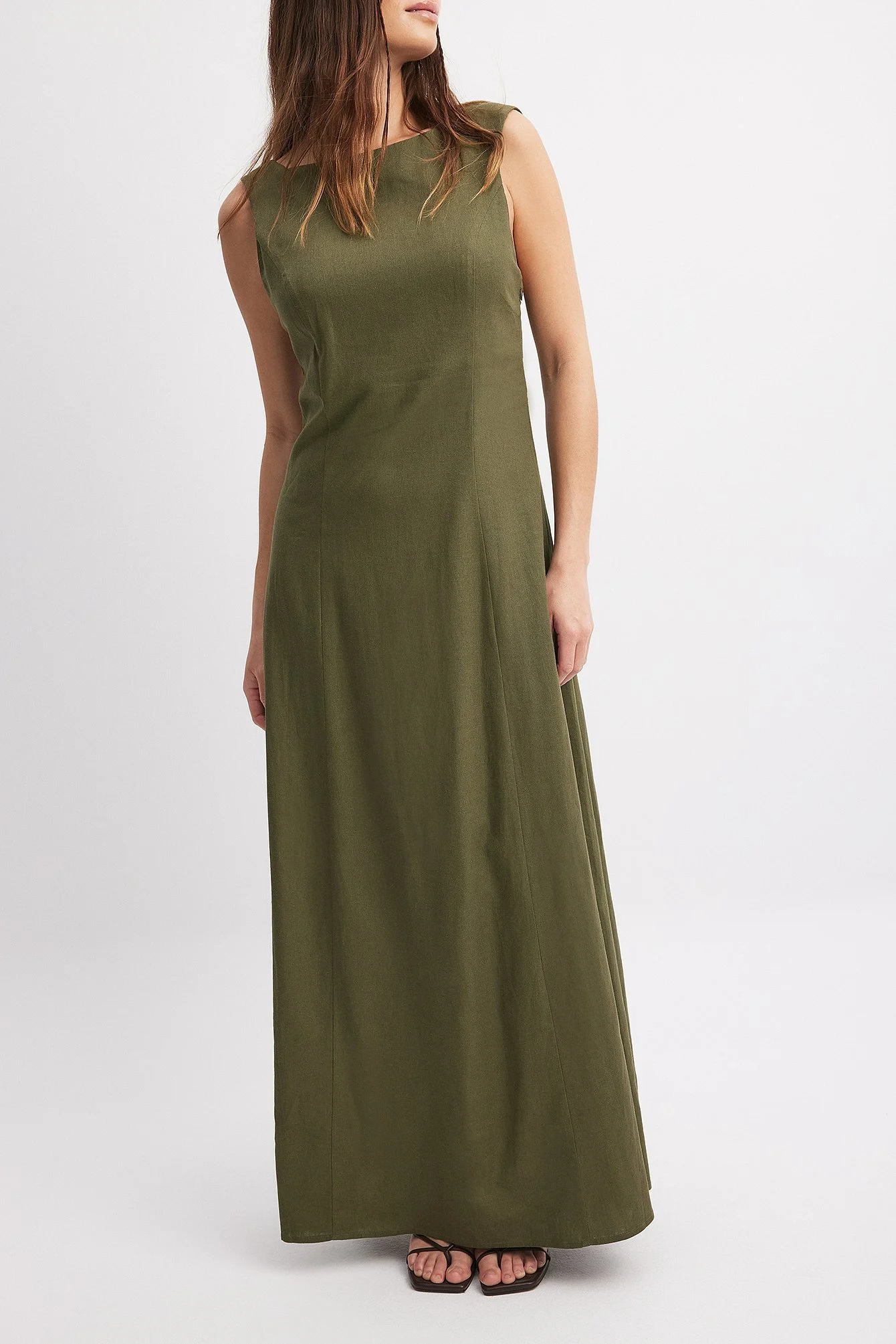 Maxikleid aus Leinen-Mix mit tiefem Rückenausschnitt