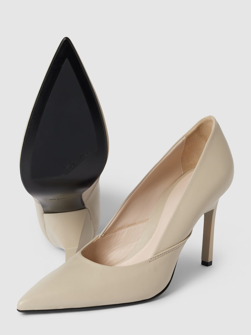 Pumps aus Leder mit spitzer Form in beige