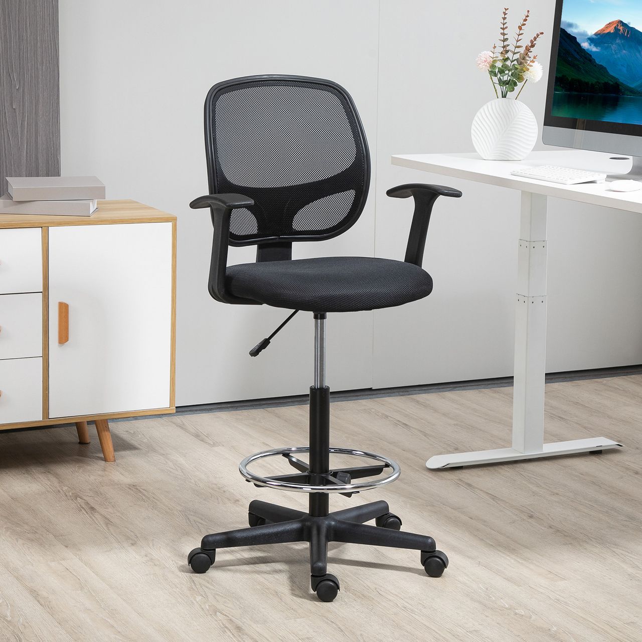 Vinsetto Arbeitsstuhl Mesh Bürostuhl Ergonomischer Schreibtischstuhl Zeichenstuhl mit verstellbarem Fußring Höhenverstellbare Drehstuhl mit Rollen für Arbeitszimmer Schwarz 60 x 56 x 110-132 cm