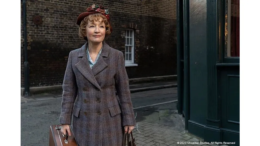 Mrs. Harris und ein Kleid von Dior