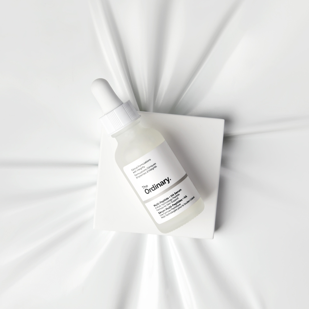 The Ordinary Sérum Multi-Peptides + HA Un sérum peptidique anti-âge multi-action.
