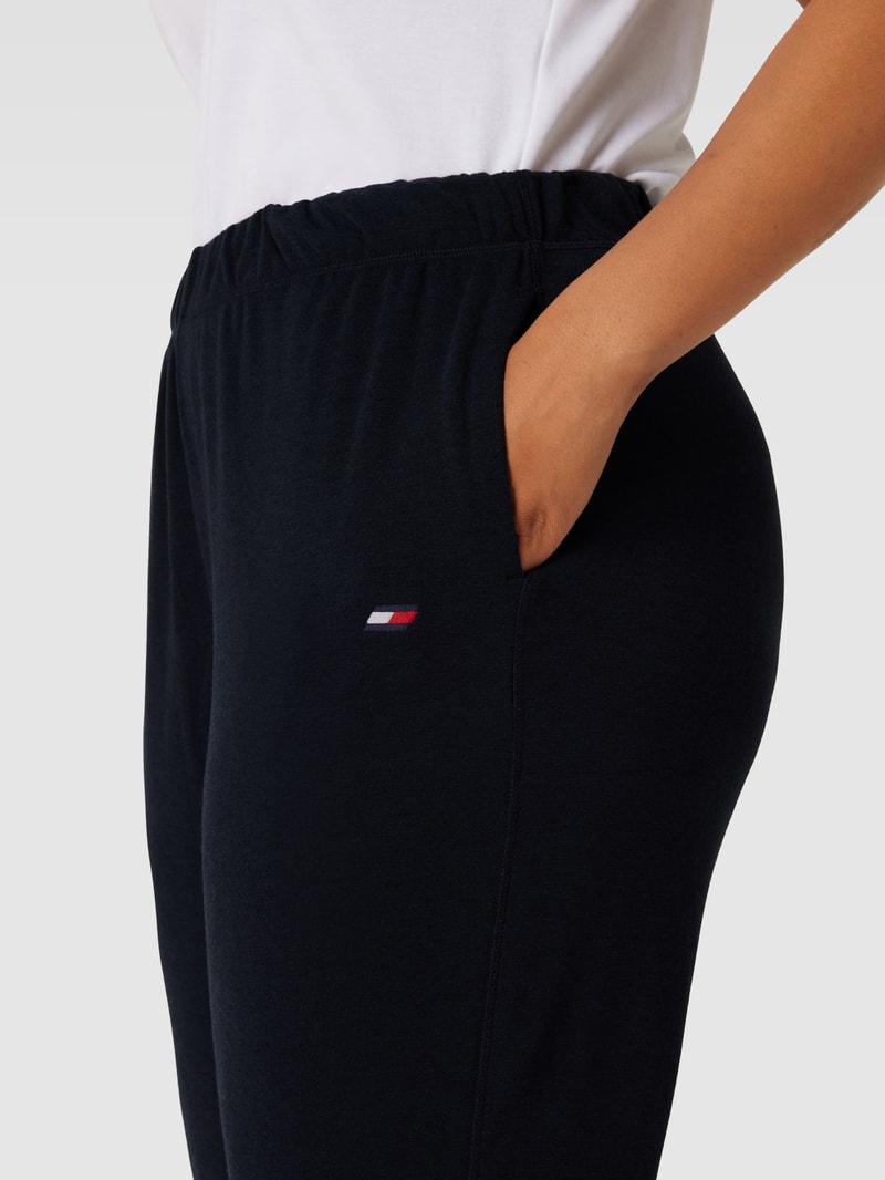 PLUS SIZE Sweatpants mit Label-Details in marineblau