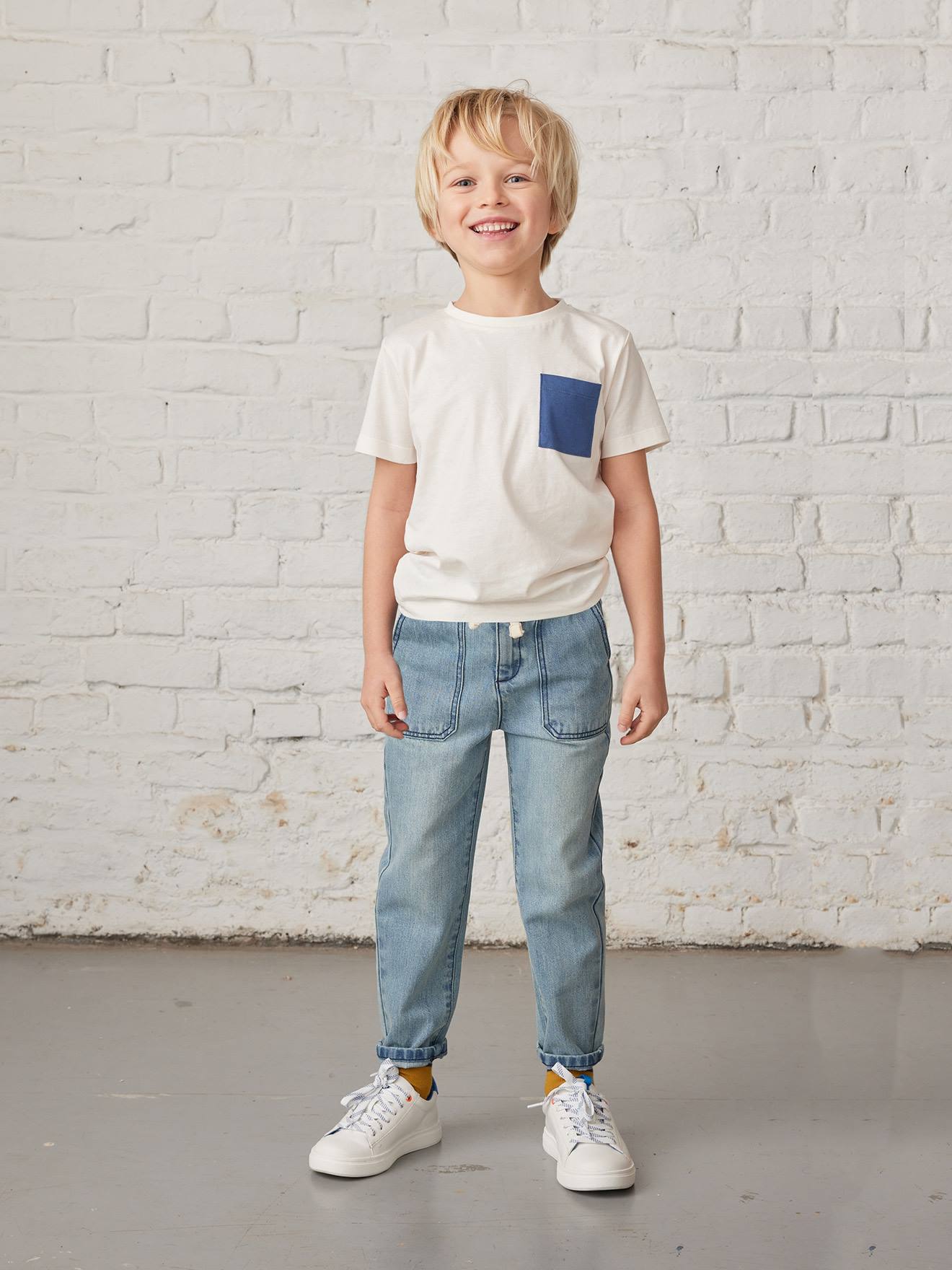 Jean droit loose effet patchs garçon denim bleached