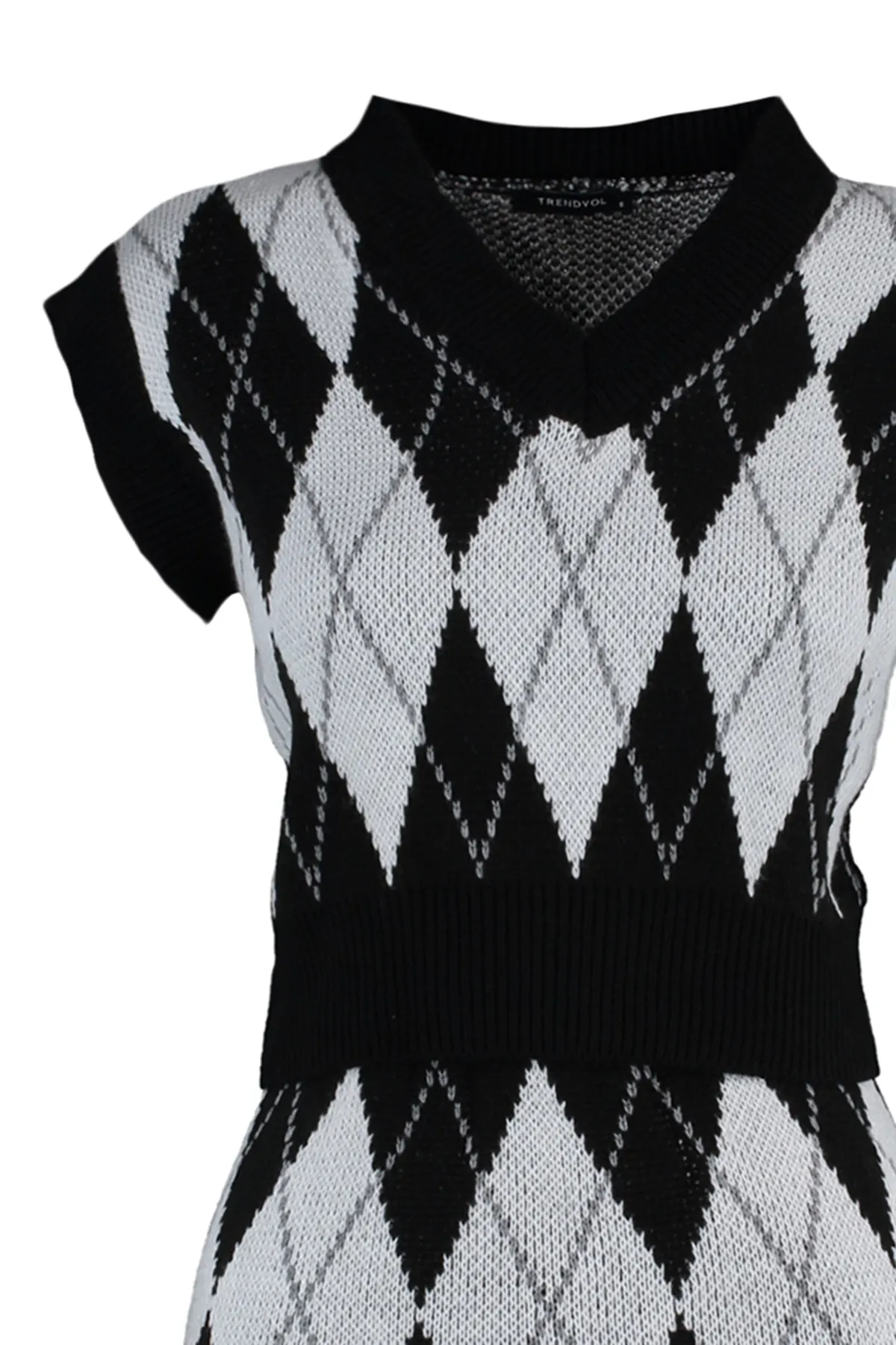 Trendyol Collection  Schwarzes, kurzes Strickoberteil und -unterteil im gleichen Muster TWOAW23AU00085