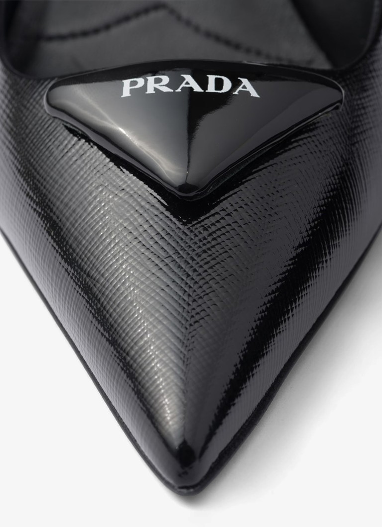 Prada-nahkainen olkalaukku logolla