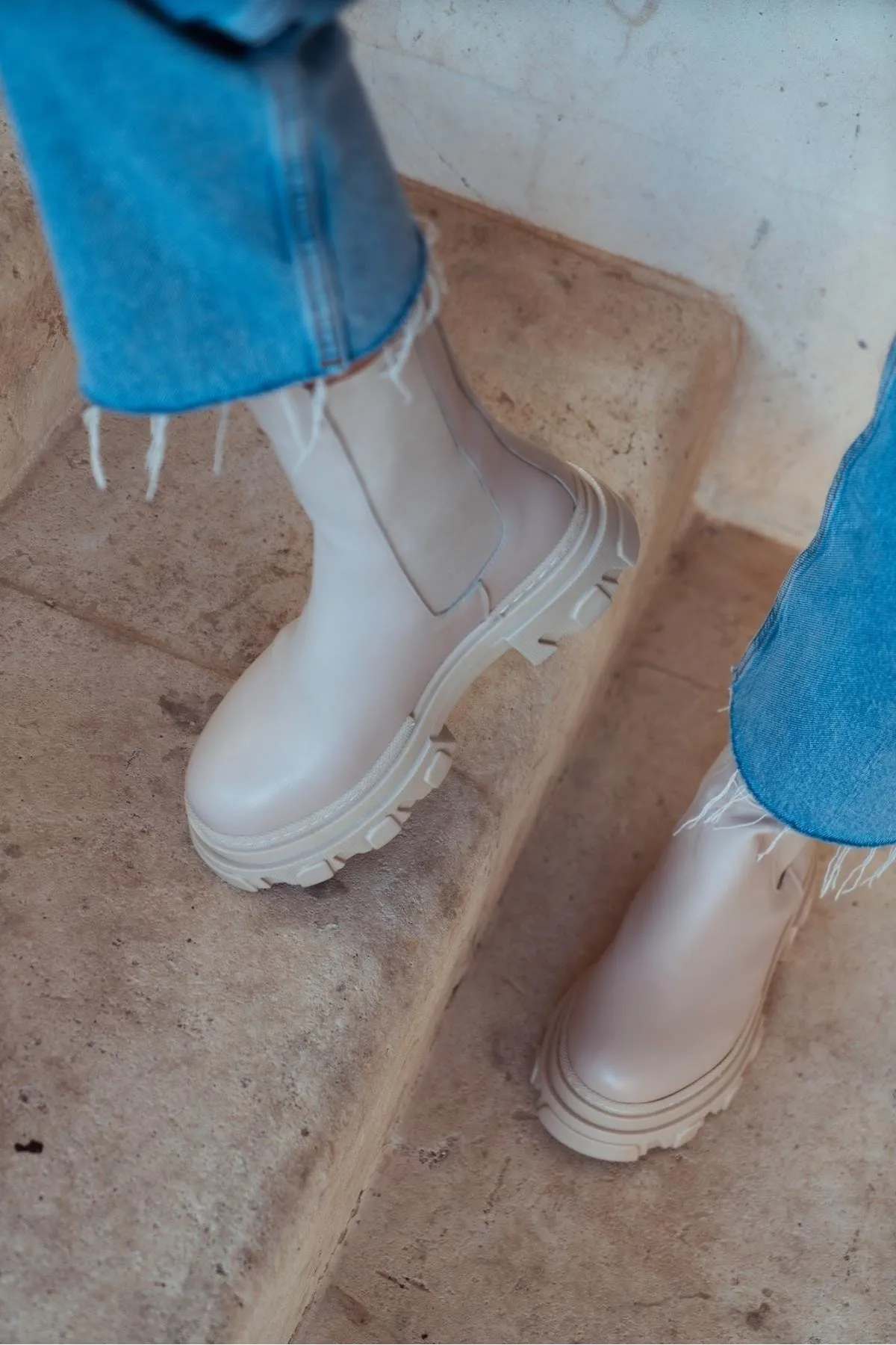 NİŞANTAŞI SHOES  Monaco Beige Damenstiefel aus mattem Gummi mit flacher Sohle