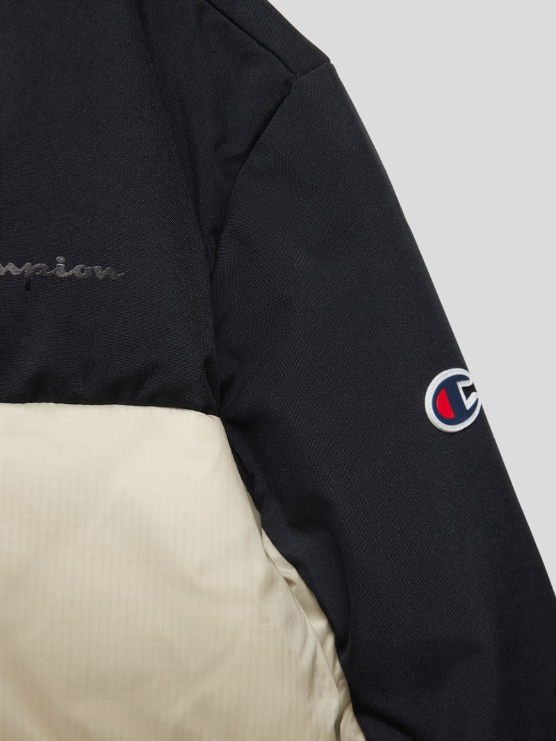 Steppjacke mit Kapuze in ecru