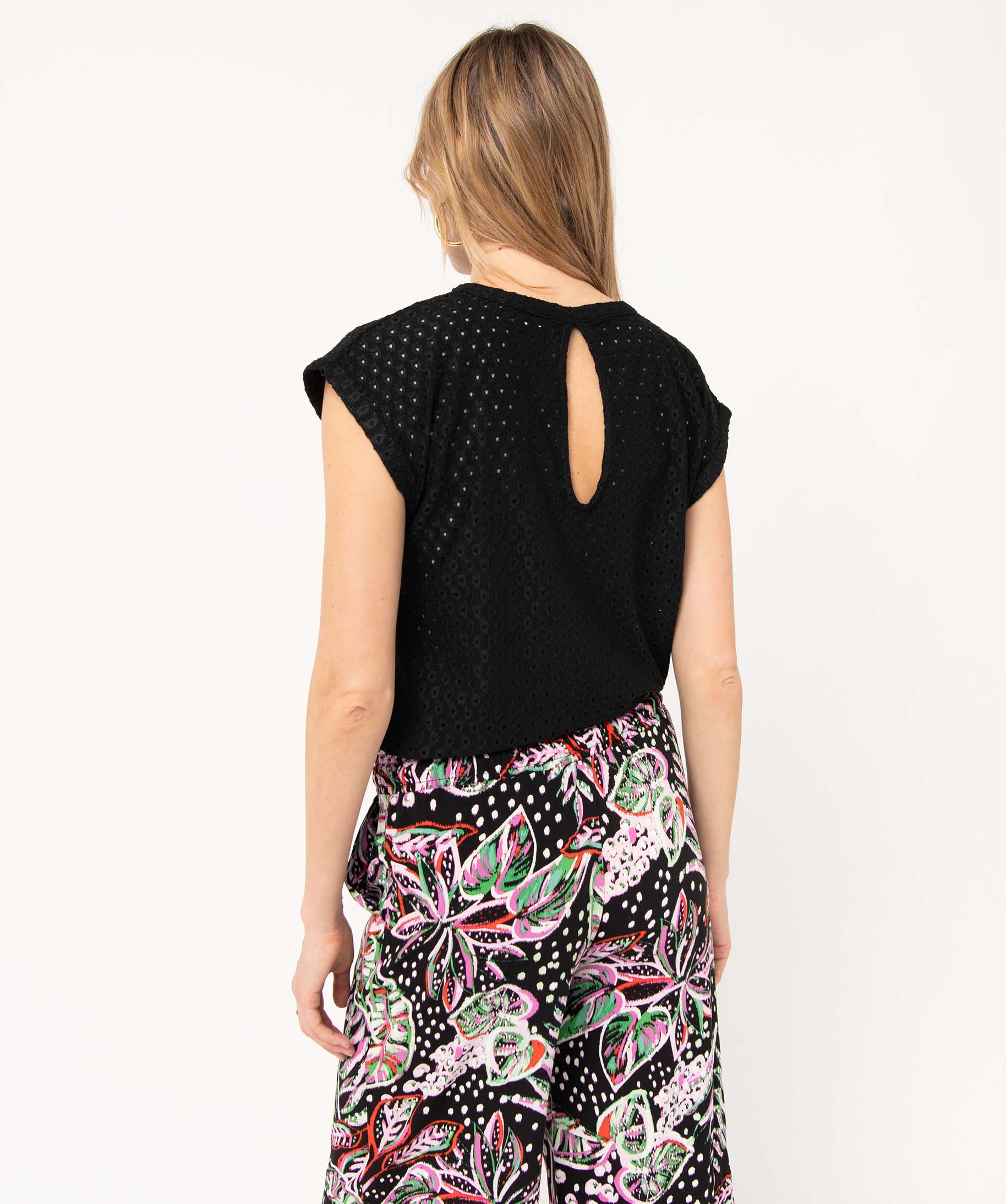 Tee-shirt femme à manches courtes en maille ajourée noir | GEMO
