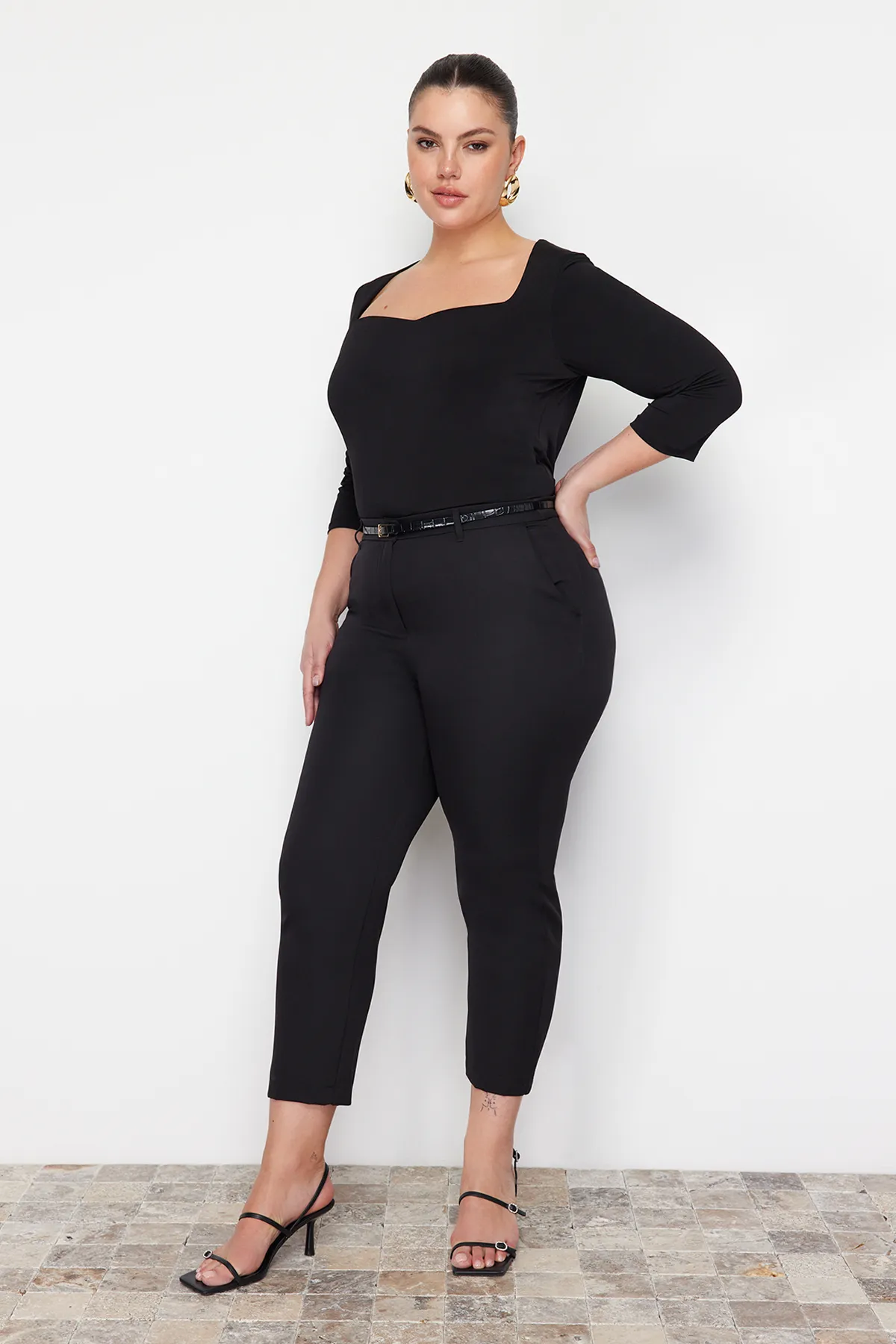Trendyol Curve  Schwarze gewebte Hose TBBAW23AR00020