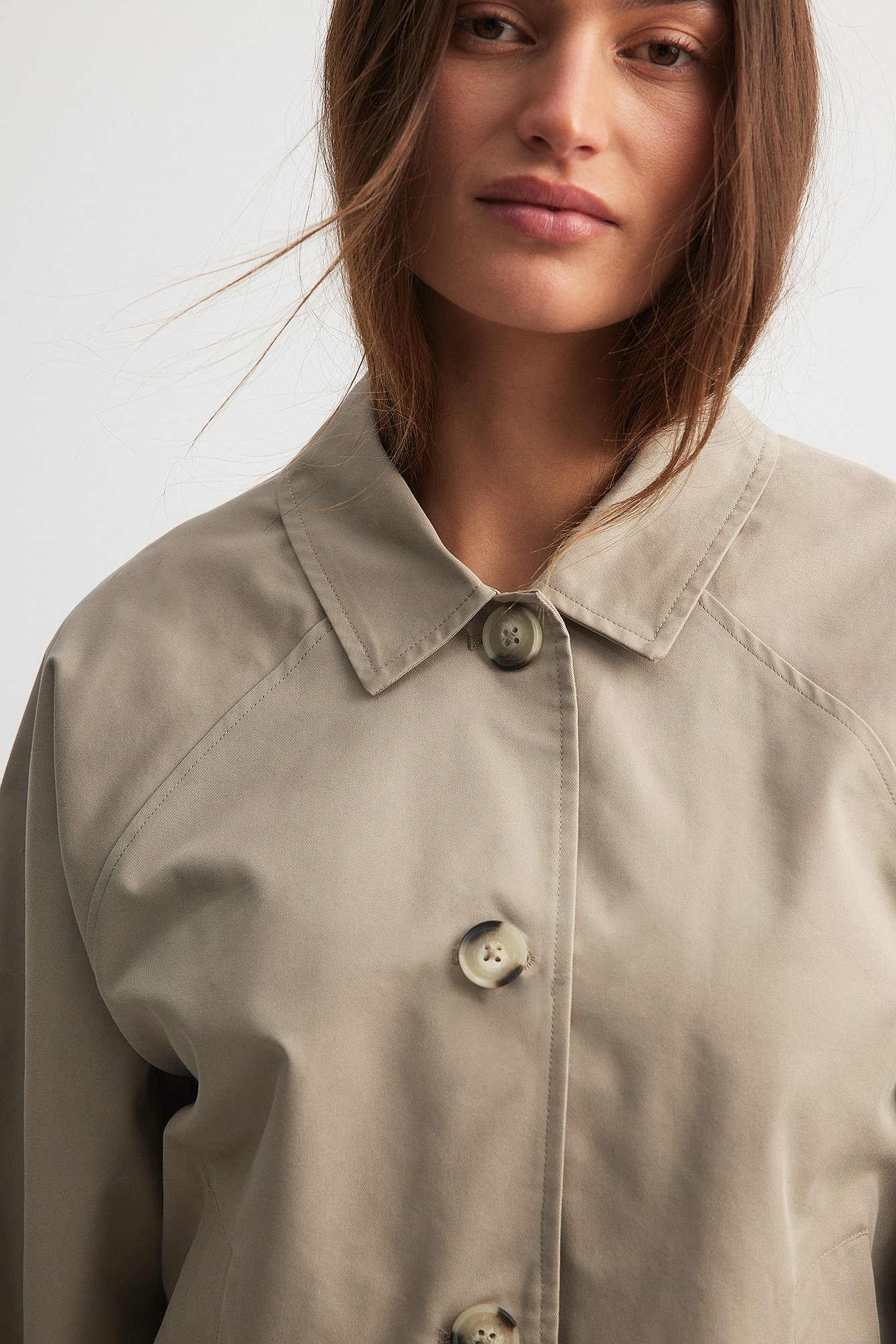 Kurzer, kastenförmiger Trenchcoat