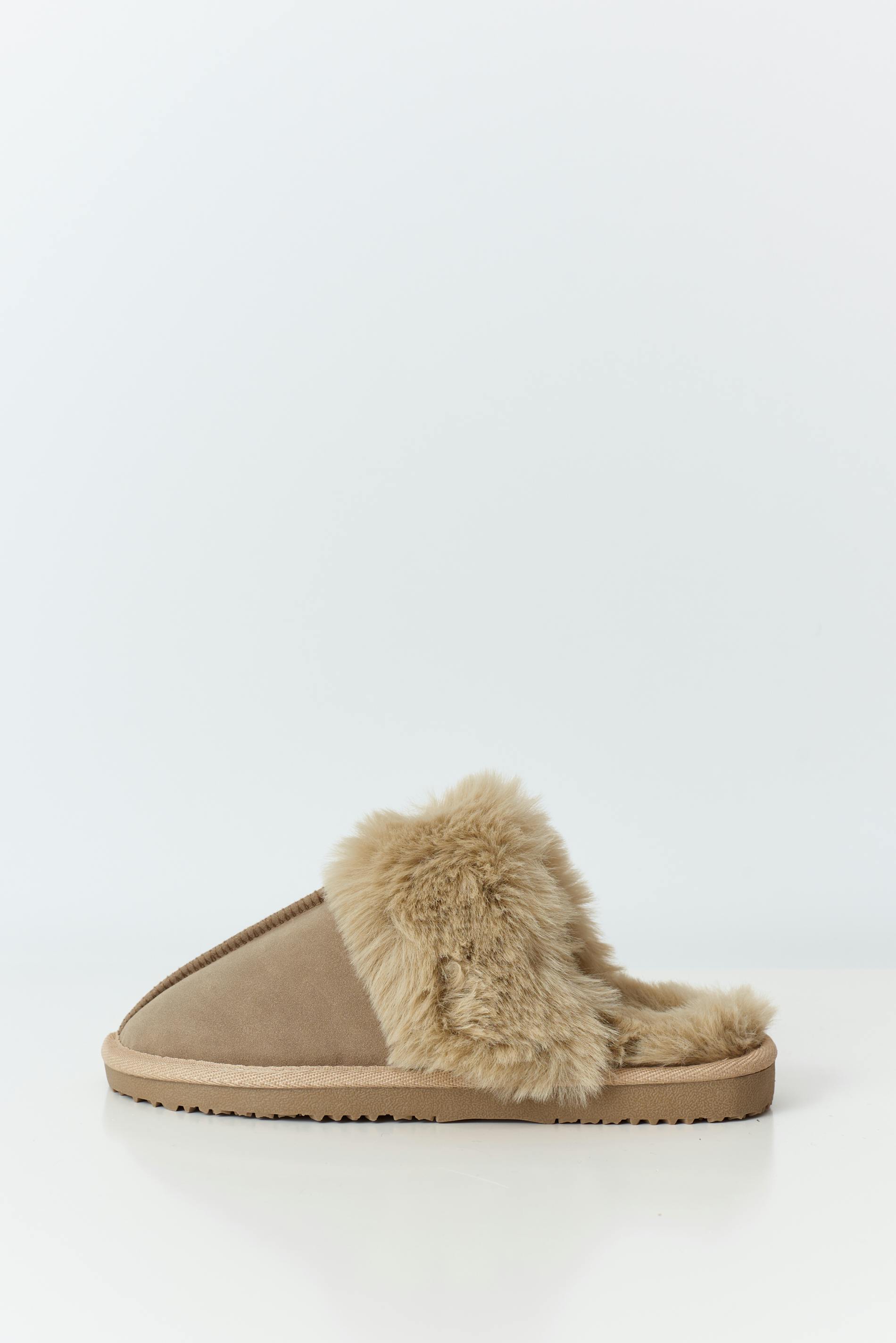 Faux fur slippers