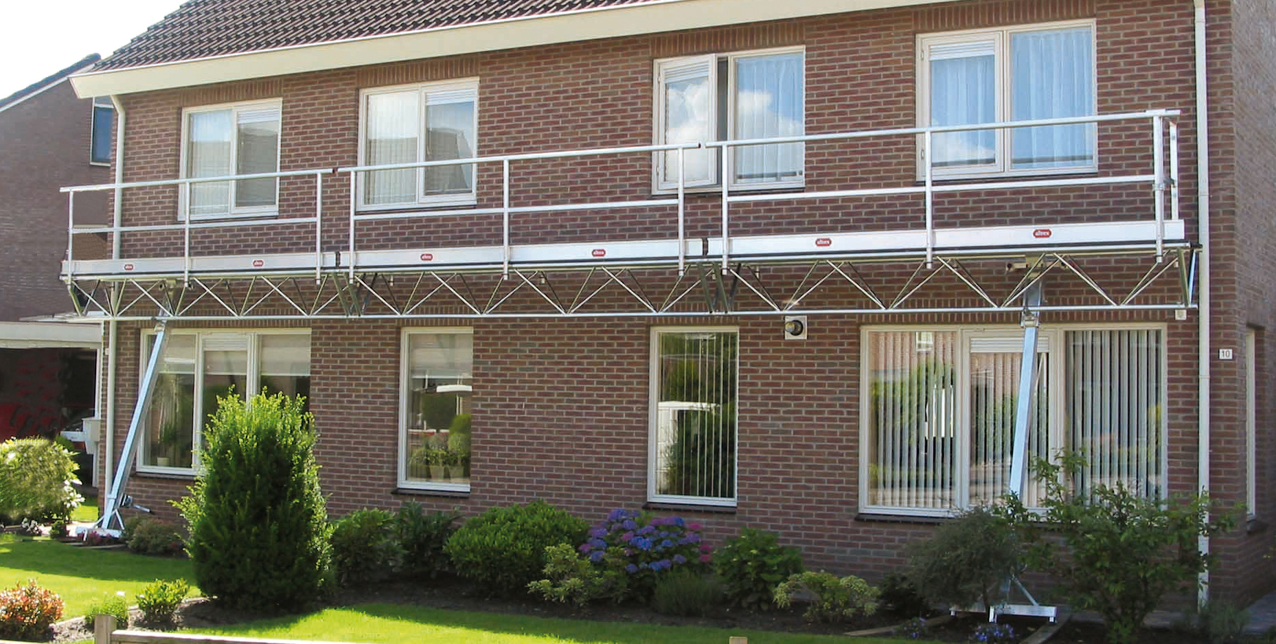 Ponte triangular modular Altrex C500305 para MTB, 6 m, altura da plataforma de 3 a 5 m.