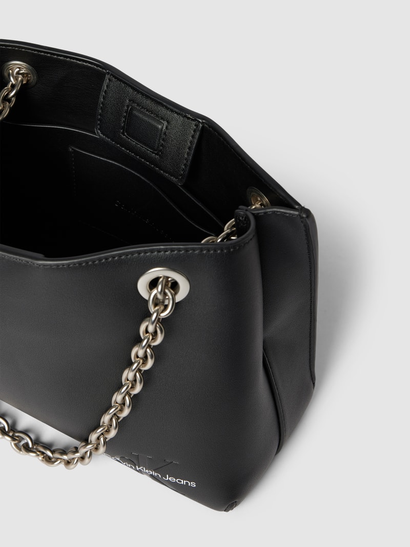 Shopper mit Label-Detail in schwarz