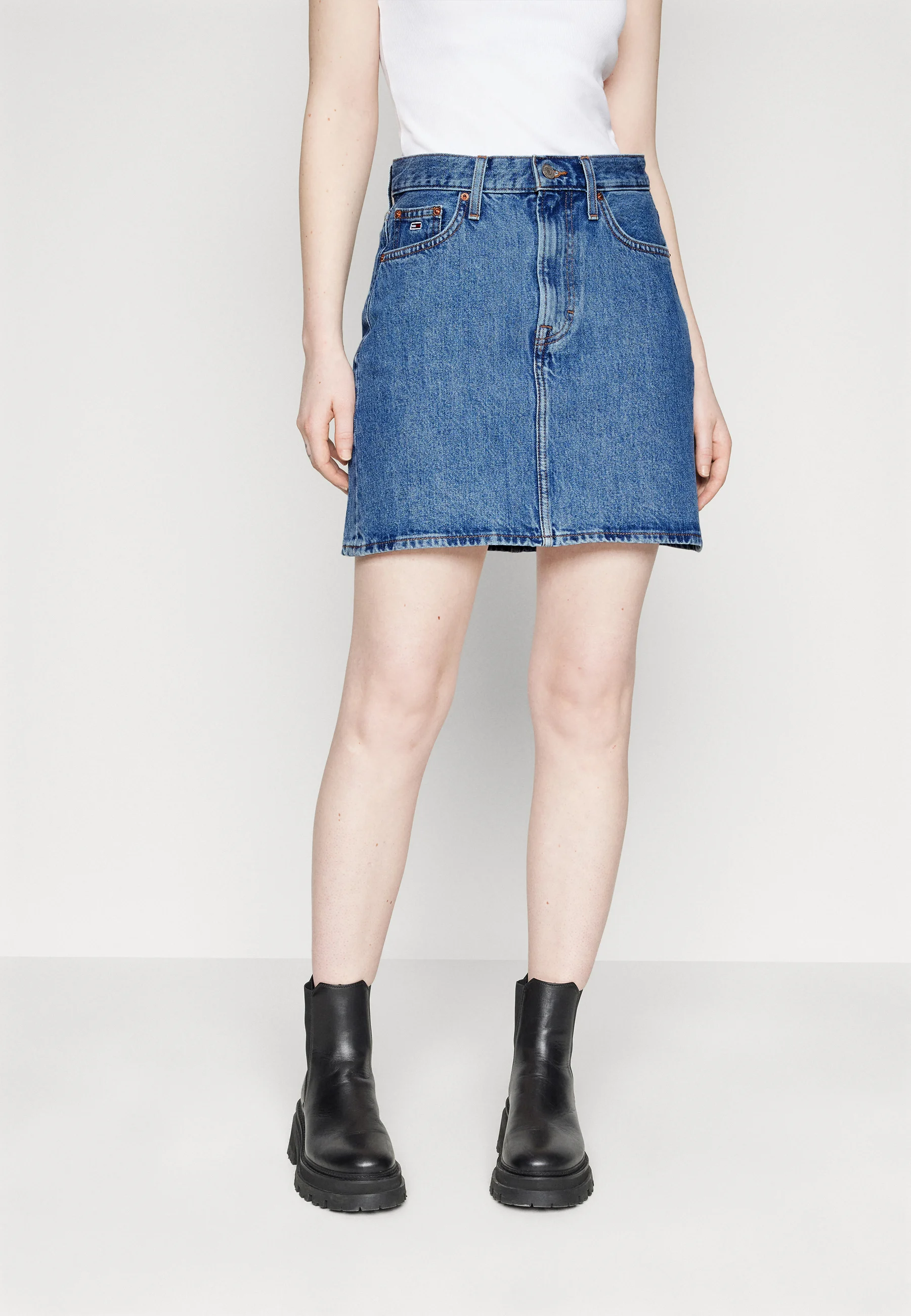 Tommy Jeans MOM SKIRT - Falda vaquera