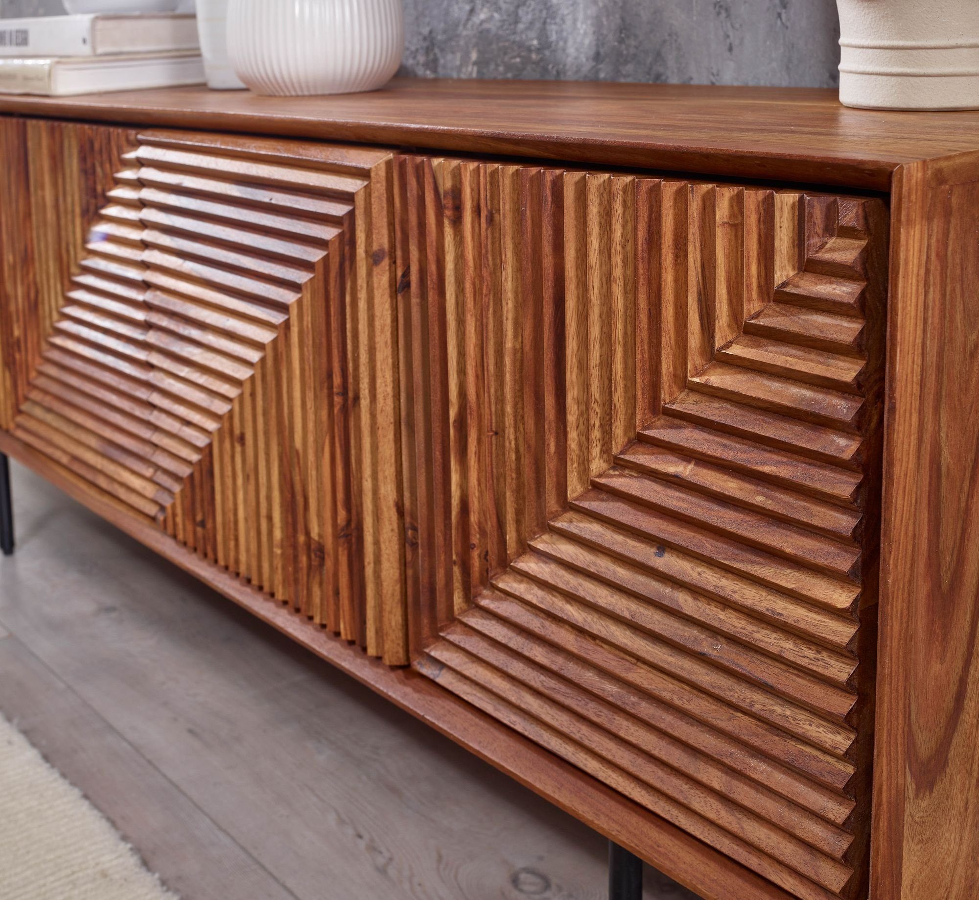 FINEBUY Lowboard FB78855 (Sheesham Massivholz 140x54x33 cm mit vier Türen), TV-Schrank mit Stauraum, Fernsehkommode Modern