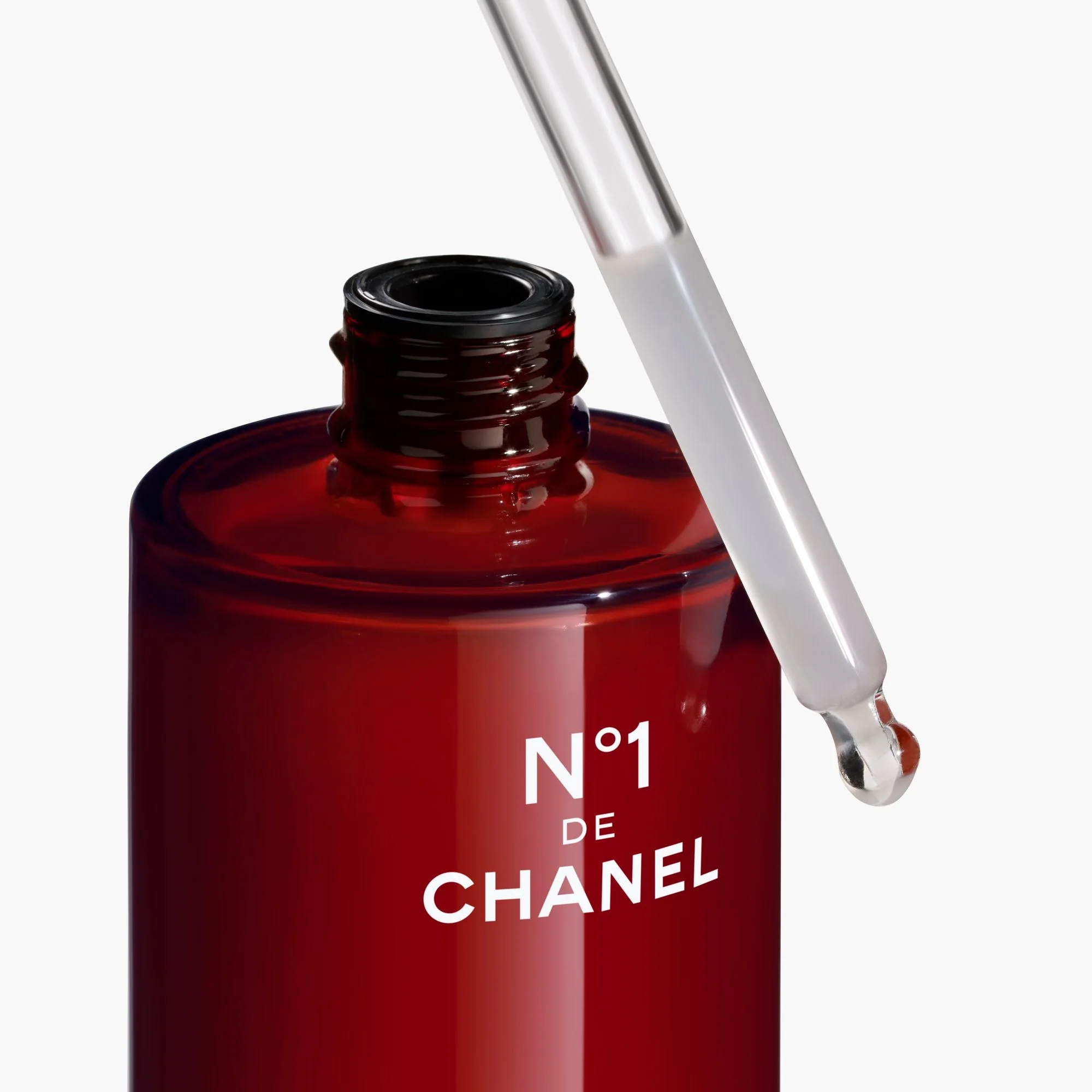 N°1 DE CHANEL REVITALIZIRAJUĆI SERUM - SPRJEČAVA I ISPRAVLJA PET ZNAKOVA STARENJA