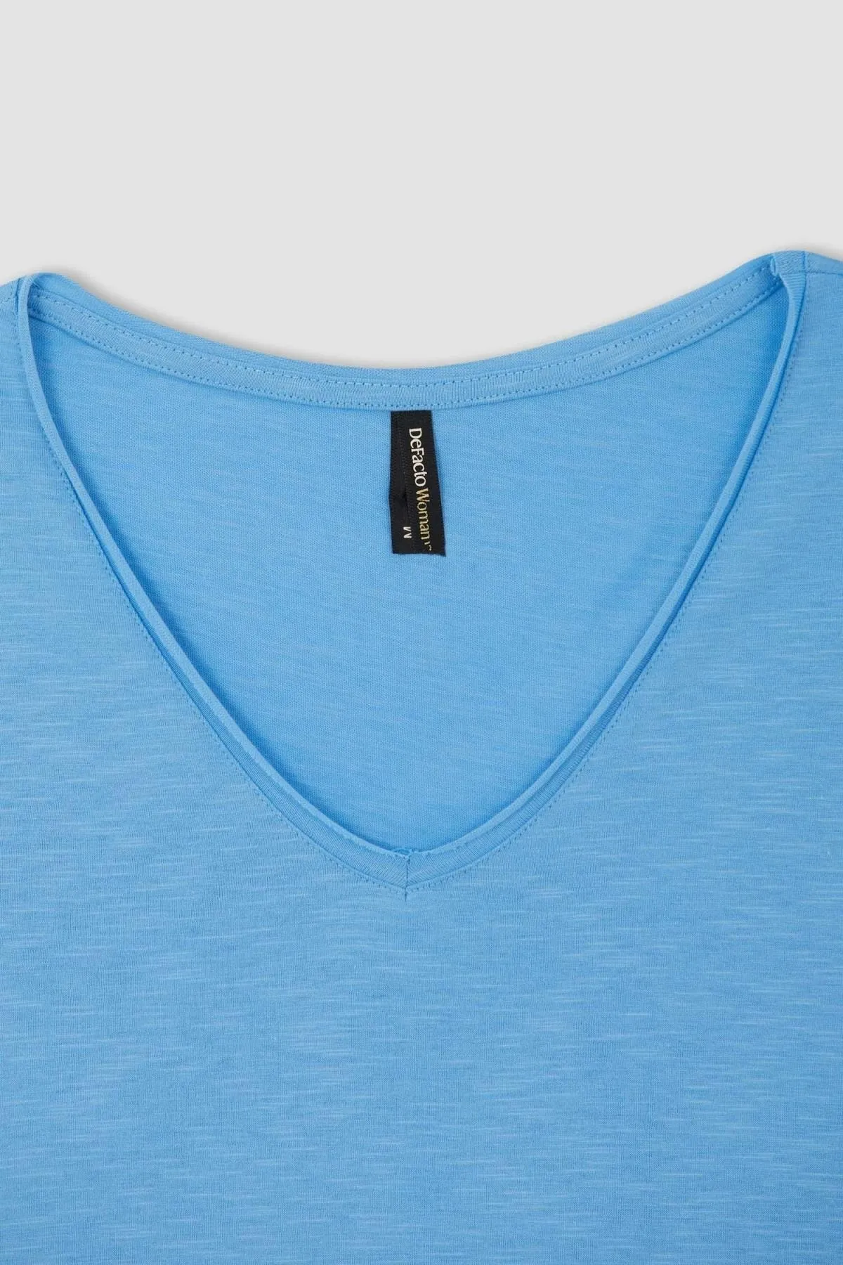 DeFacto  Kurzarm-T-Shirt aus 100 % Baumwolle mit normaler Passform und V-Ausschnitt