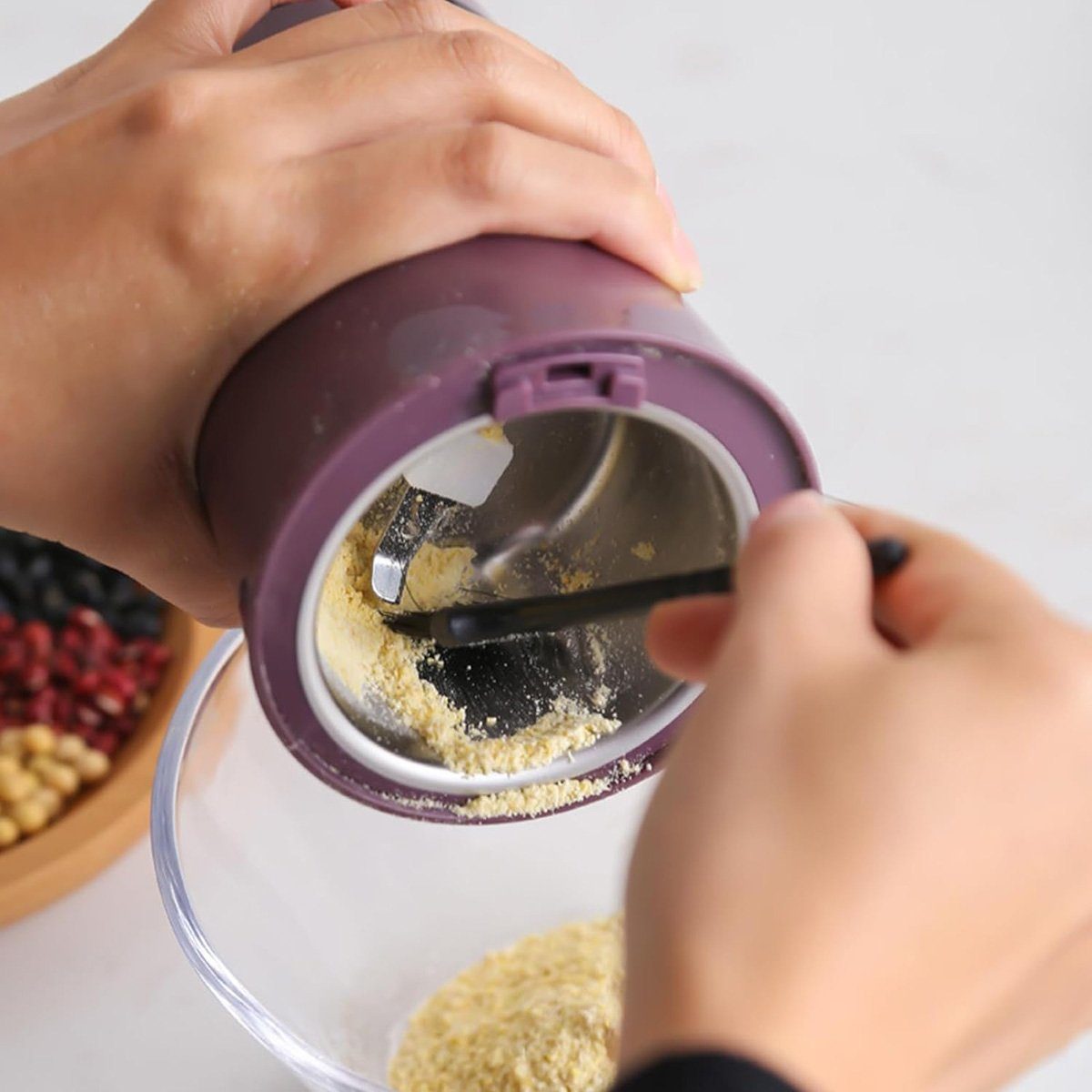 Yoyaxi Kaffeemühle Elektrische Kaffeebohnenmühle mit Reinigungsbürste, Gewürzmühle mit Edelstahlklinge für Samen,Bohnen,Nüsse,Kräuter,Pfeffer