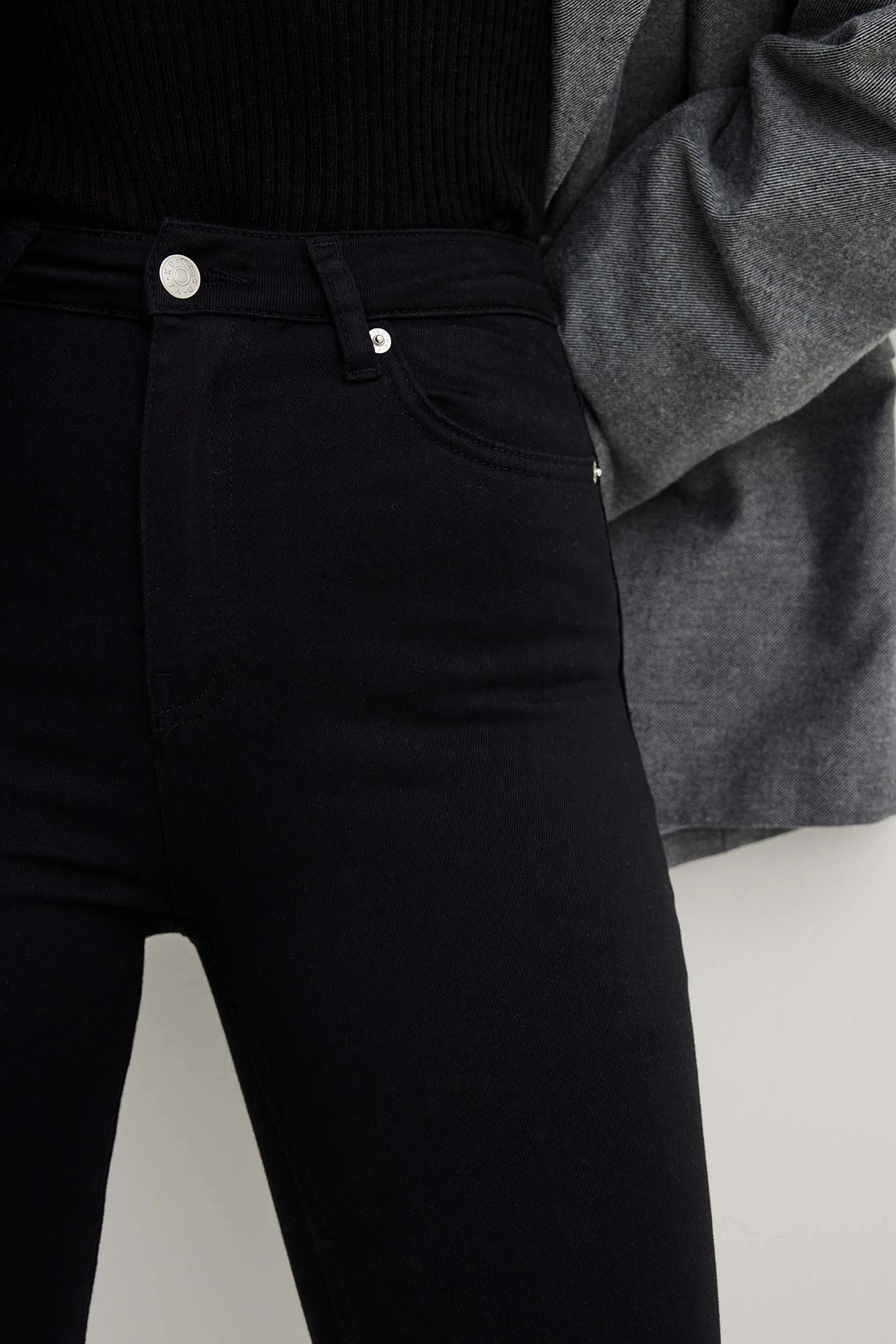 Skinny-Jeans mit Stretchanteil und hoher Taille