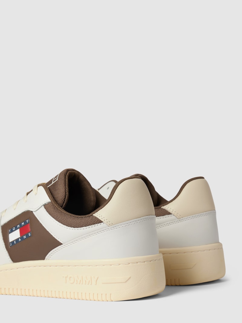 Sneaker mit Label-Details Modell 'BASKET' in mittelbraun