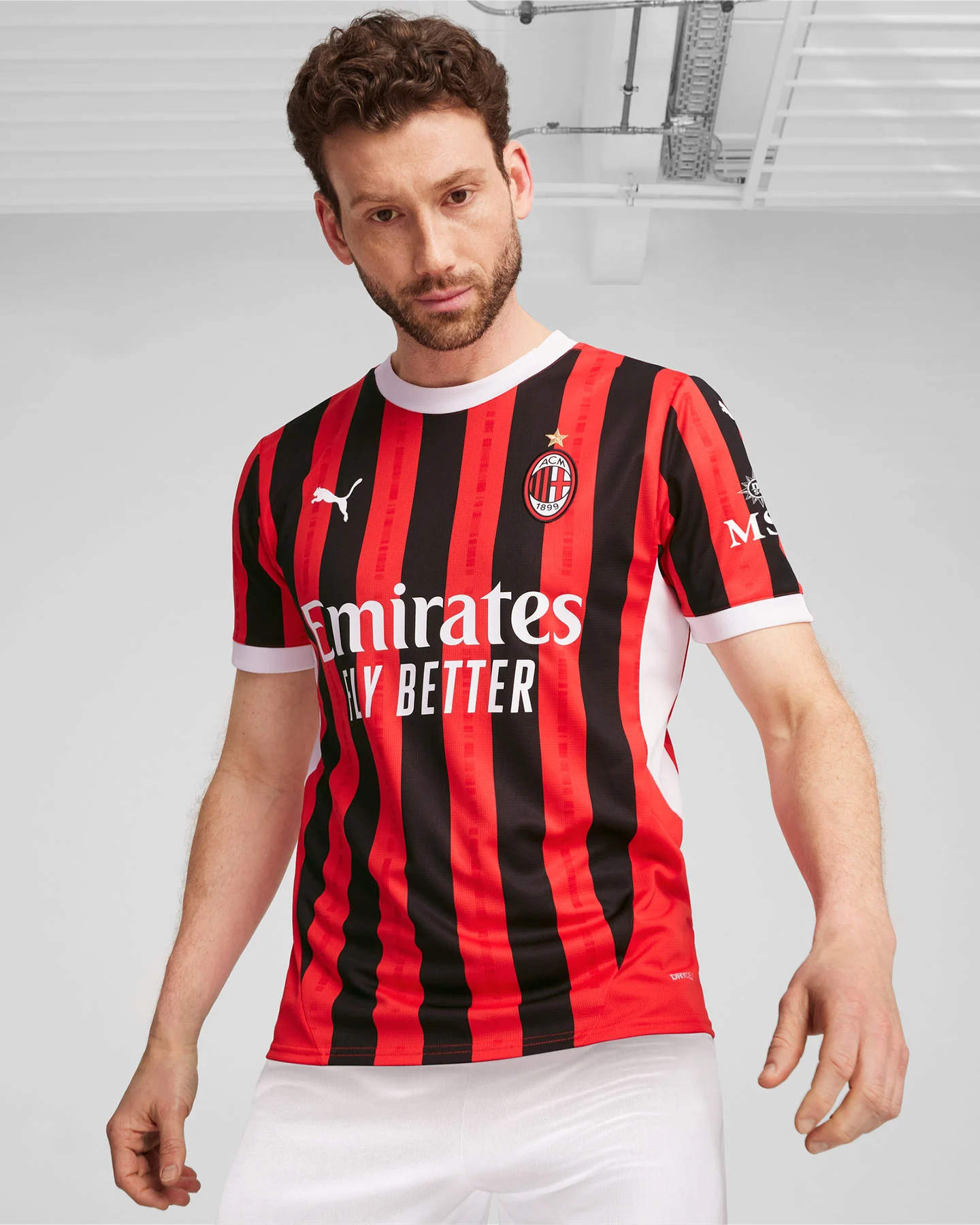 Oficiálna replika domáceho futbalového dresu Puma Milan 24-25 M 774979-01