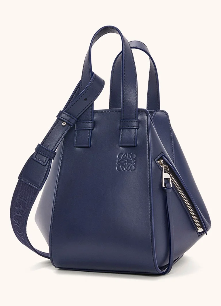 LOEWE Hammock Compact-veske laget av kalveskinn