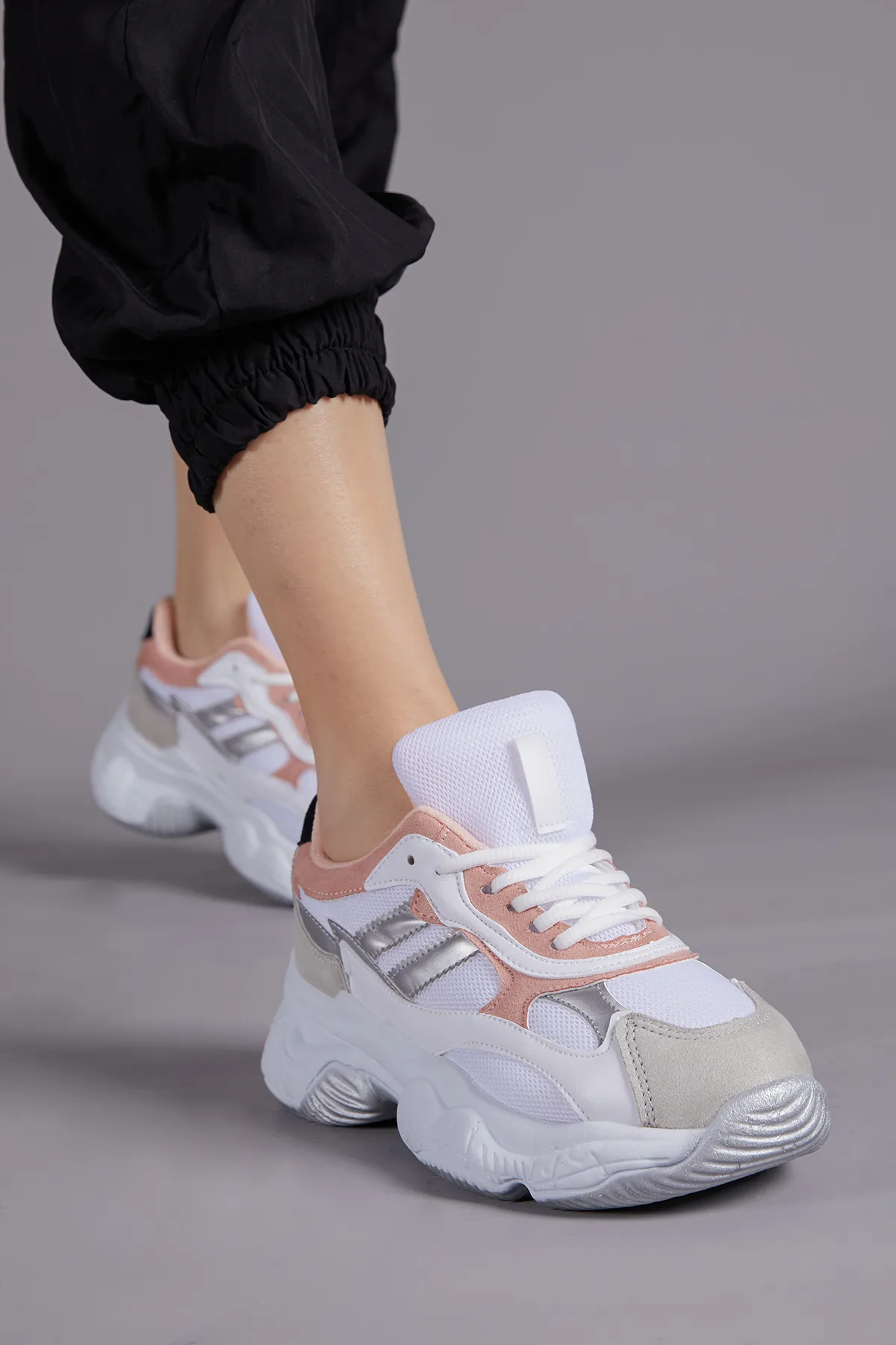 Tonny Black  Weiße Powder-Sportschuhe für Damen Tb246
