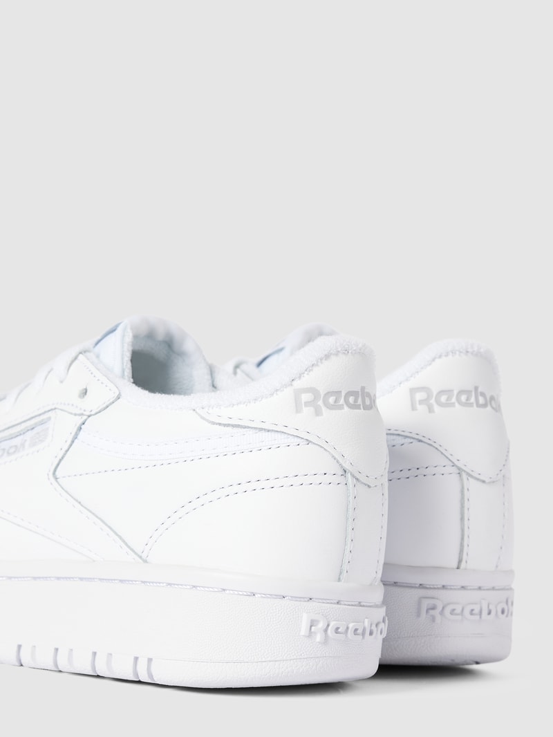 Sneaker aus Leder mit Label-Details Modell 'Club C Double' in weiß