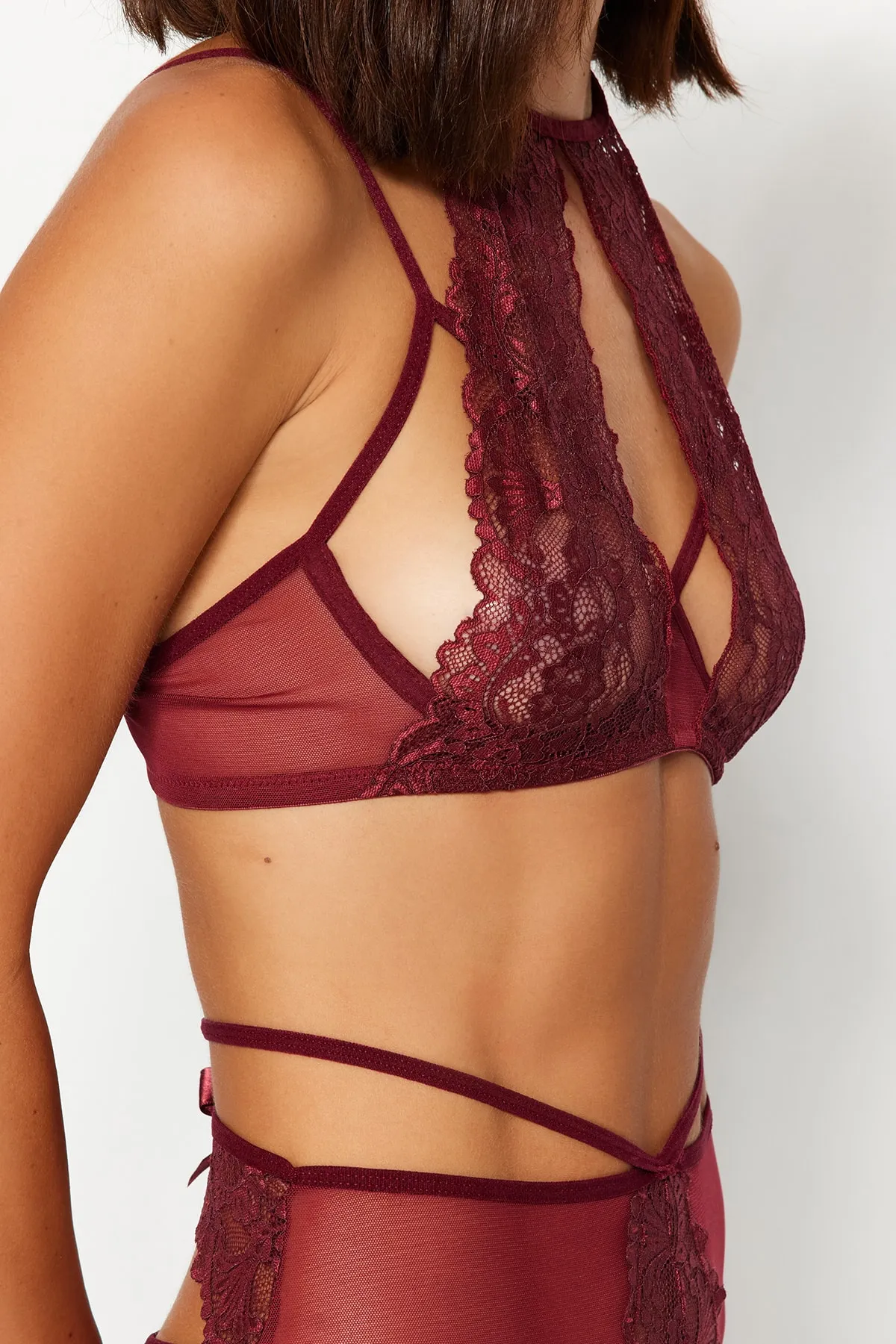 Trendyol Collection  Burgunderrotes, gestricktes Unterwäscheset mit Spitzenpaspelierung und Seilriemen, ohne Überzug THMAW22AU0203