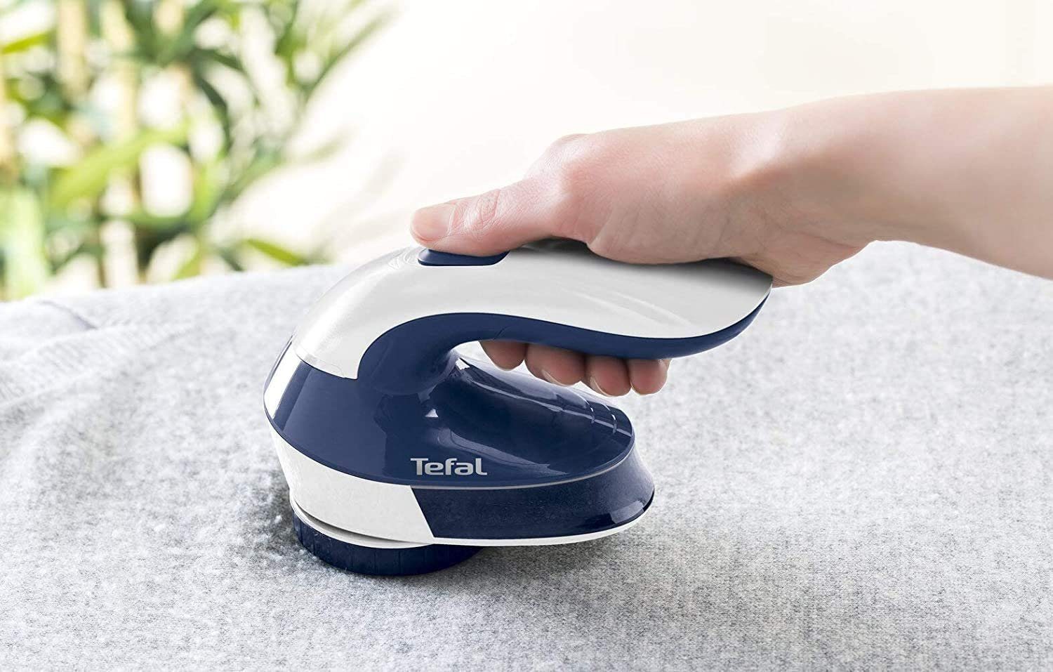 Tefal Dampfbügeleisen Easygliss, 2700,00 W, Tefal Durilium Bügeleisen mit 150g Dampfstoß + JB1013 Fusselrasierer