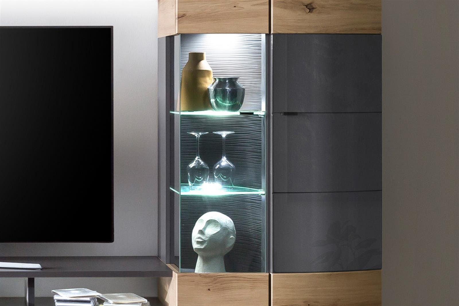 möbelando Wohnwand Flori, Moderne Wohnwand, Front aus MDF in Artisan-Eiche / Anthrazit mit Glasabsetzung, Korpus aus melaminharzbeschichteter Spanplatte in Anthrazit / Artisan-Eiche, mit 1 TV-Lowboard, 1 Wandboard, 2 Vitrinen, mit 4 Türen, 4 Schubkäs