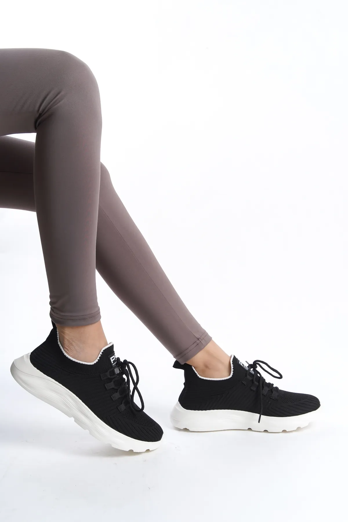 en7  Schwarz-weißer, bequemer und leicht zu tragender Strick-Sneaker 4556 für Unisex