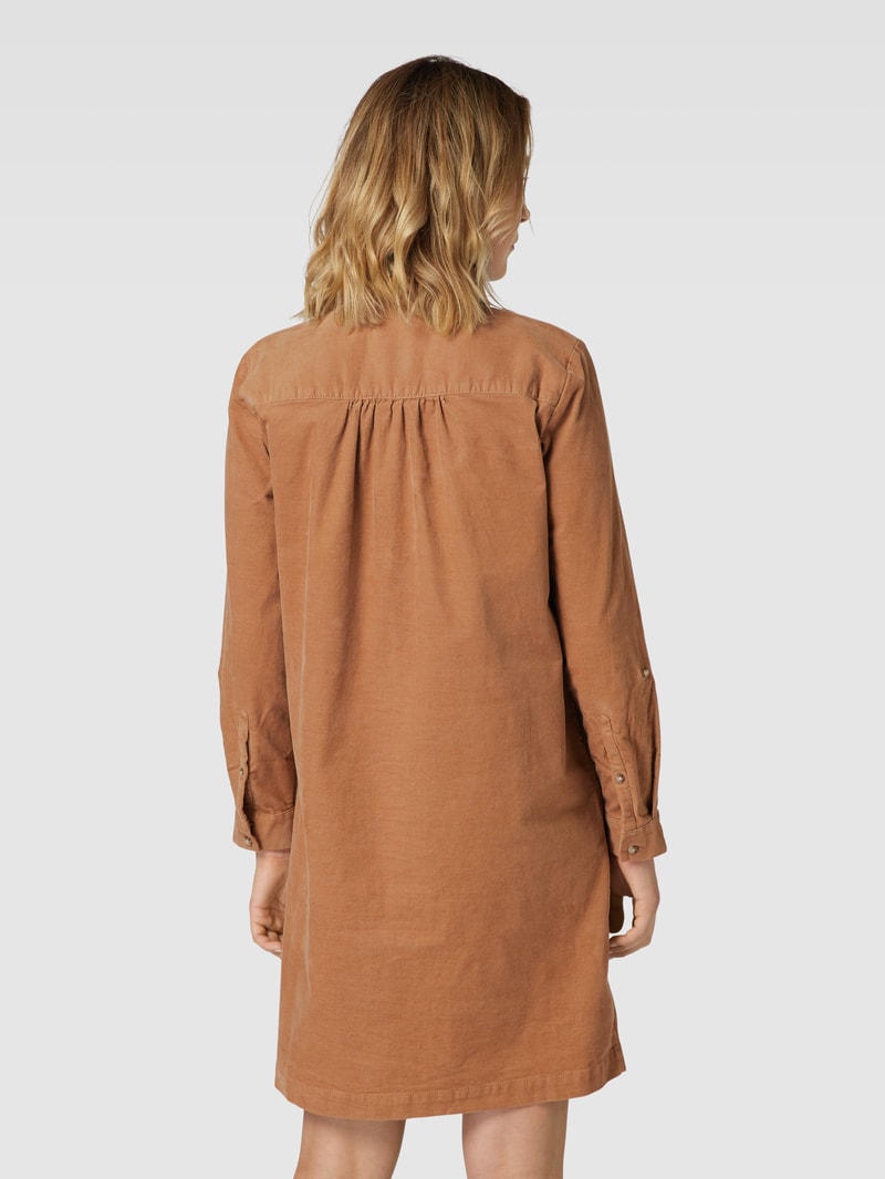 Knielanges Kleid aus Cord mit Brusttasche in camel