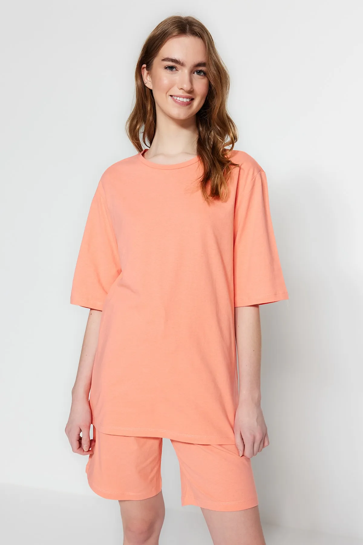 Trendyol Collection  Pfirsich Unisex 100 % Baumwolle Slogan bedrucktes T-Shirt-Shorts-Strick-Pyjama-Set THMSS22PT0694