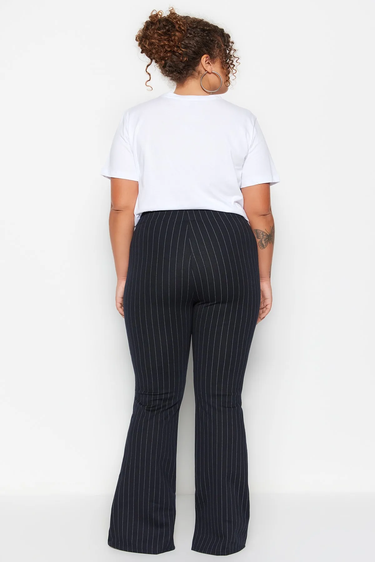Trendyol Curve  Marineblaue, seitlich geschlitzte spanische Bein-Strick-Leggings-Hose TBSSS23AR00036