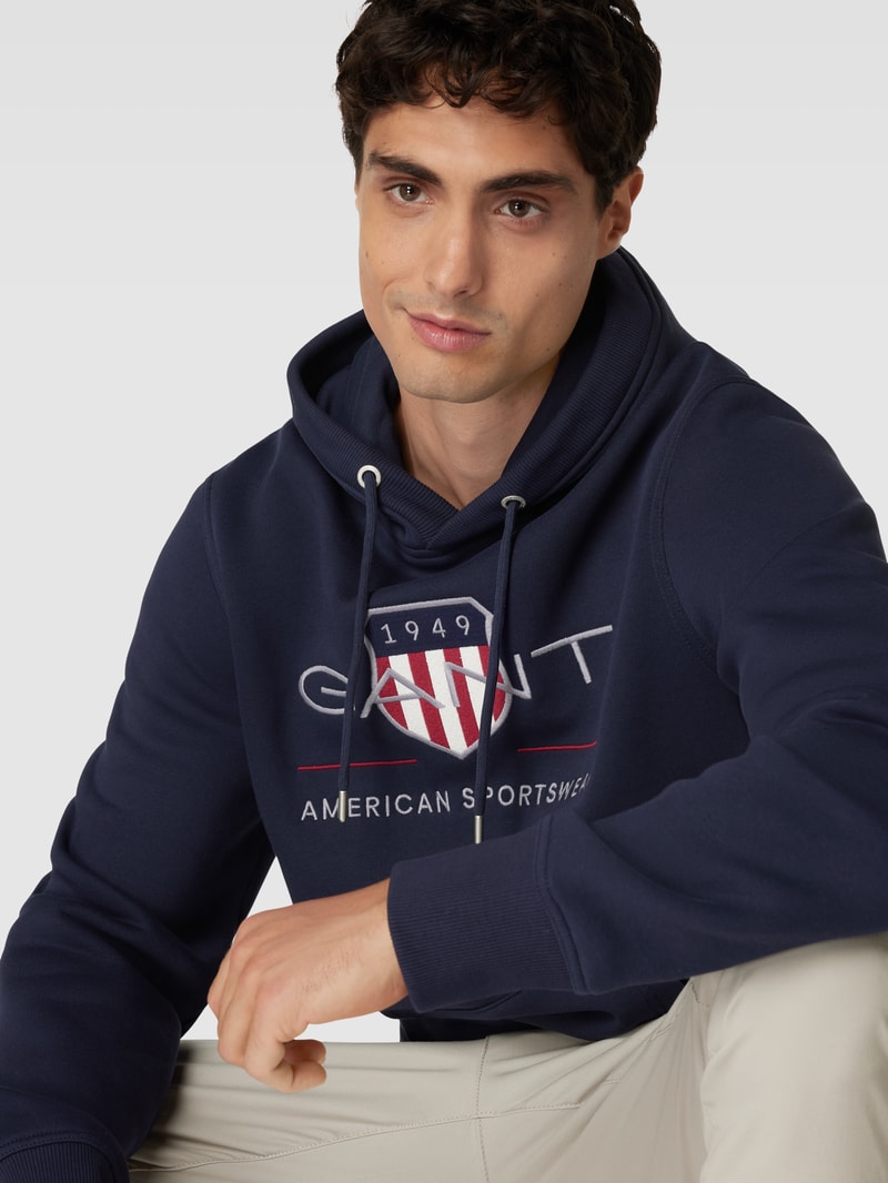 Hoodie mit Label-Stitching Modell 'ARCHIVE SHIELD' in marineblau