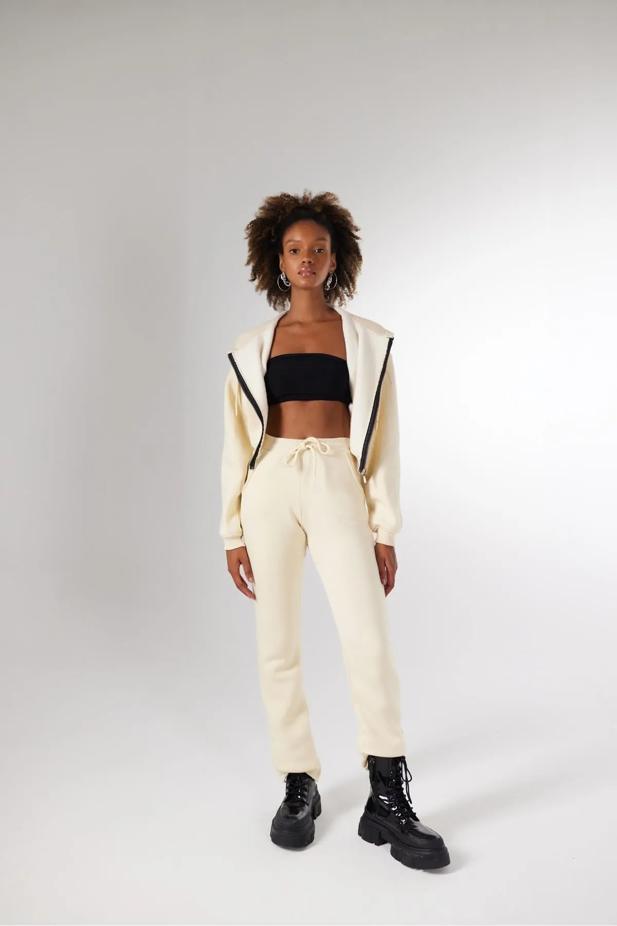 HOLLY LOLLY  Damen-Jogginghose in Beige mit hoher Taille und geradem Schnitt in Roségold