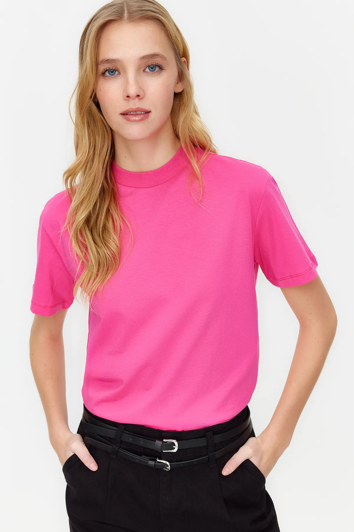 Trendyol Collection  Dunkelrosa Basic-Strick-T-Shirt aus 100 % Baumwolle mit Stehkragen TWOAW20TS0096