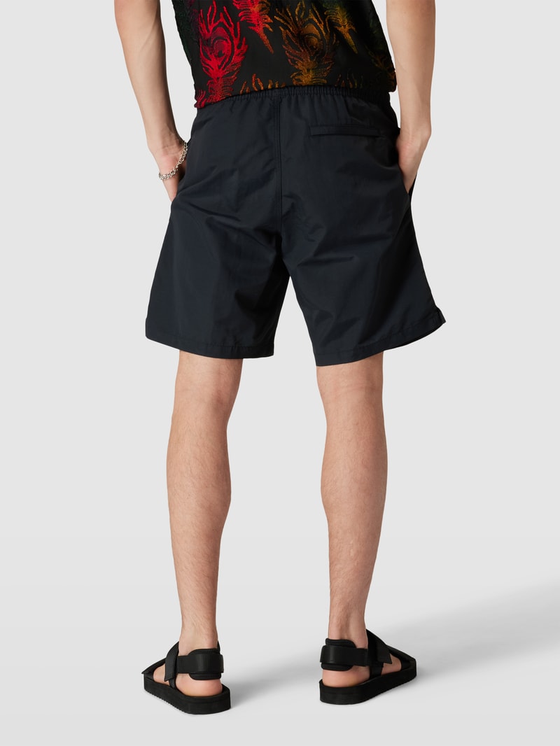 Shorts mit elastischem Bund in schwarz