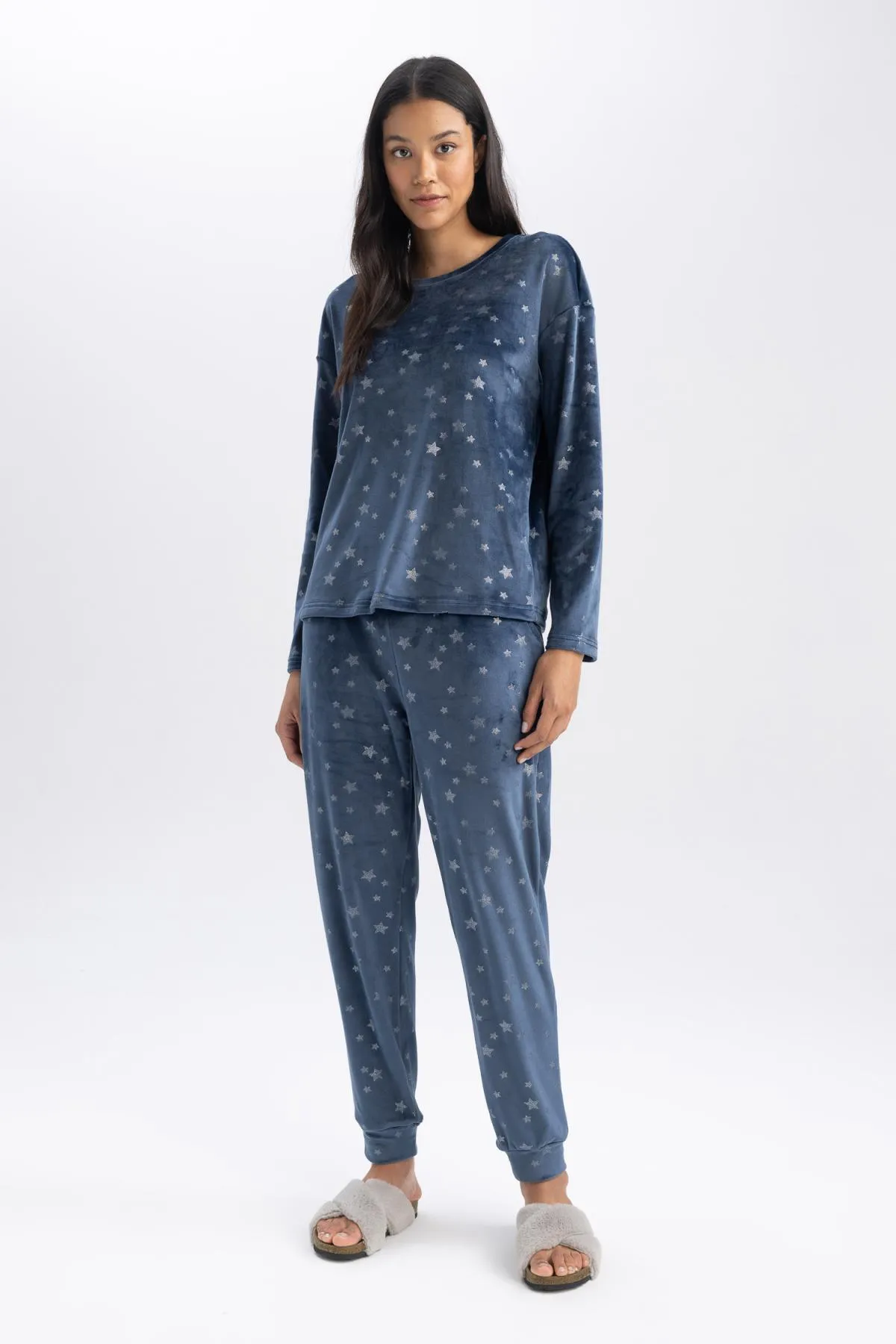 DeFacto  Verliebtes, gemustertes Langarm-Pyjama-Set aus Velours mit Neujahrsmotiv
