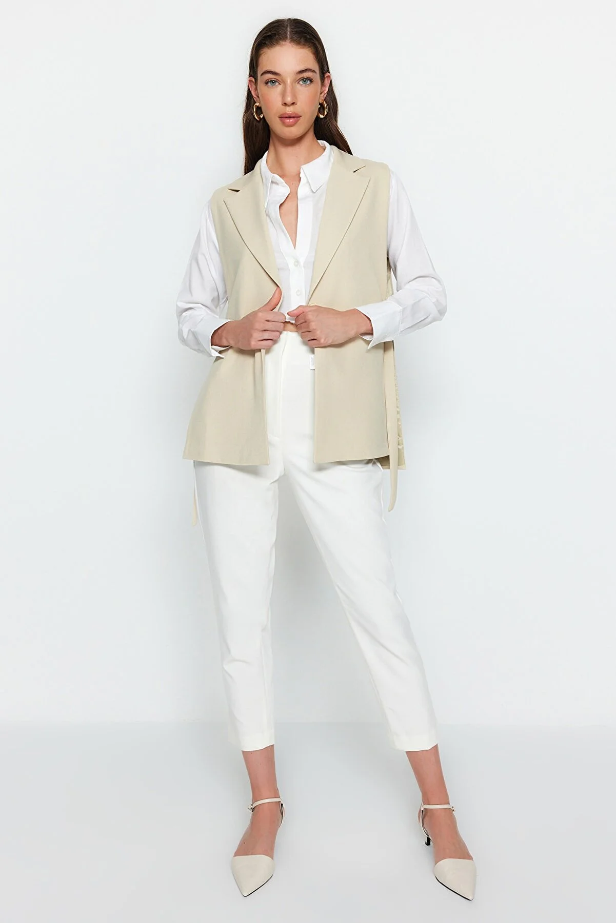Trendyol Collection  Beige taillierte gewebte Weste TWOAW23YE00032