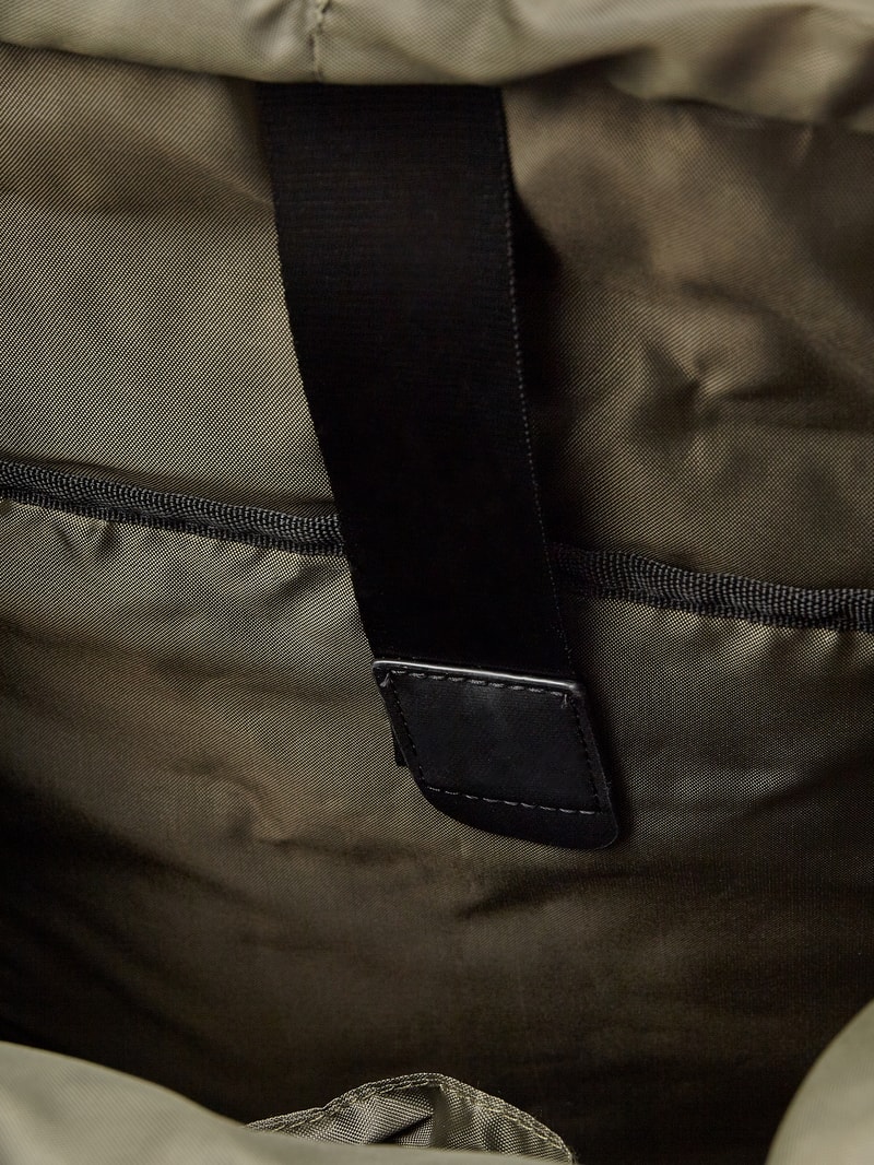 Rucksack mit wattiertem Laptopfach in schwarz